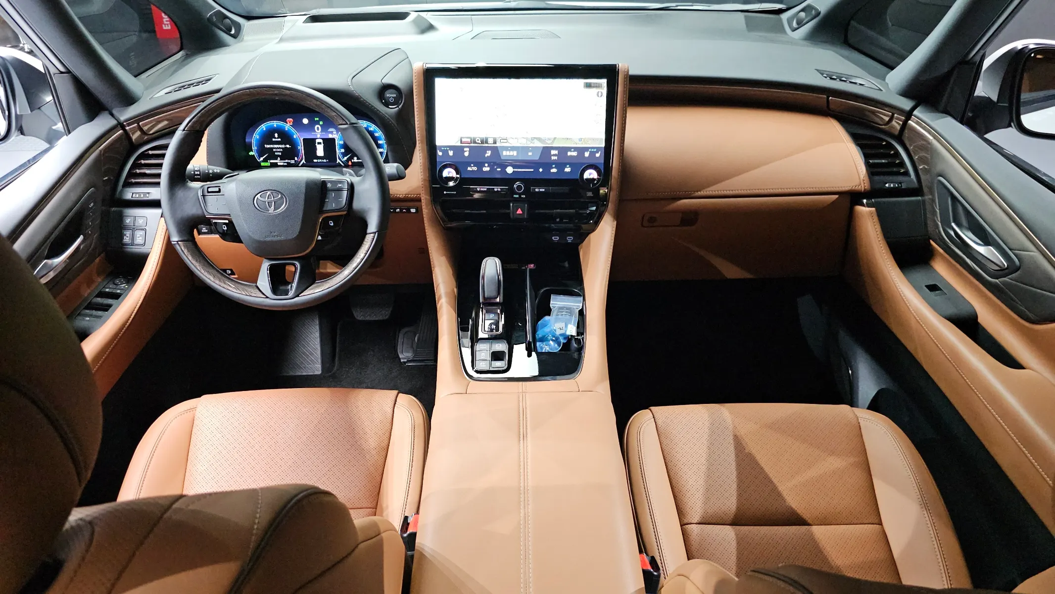 Toyota 4 2.5 HEV AWD 2025 4/5