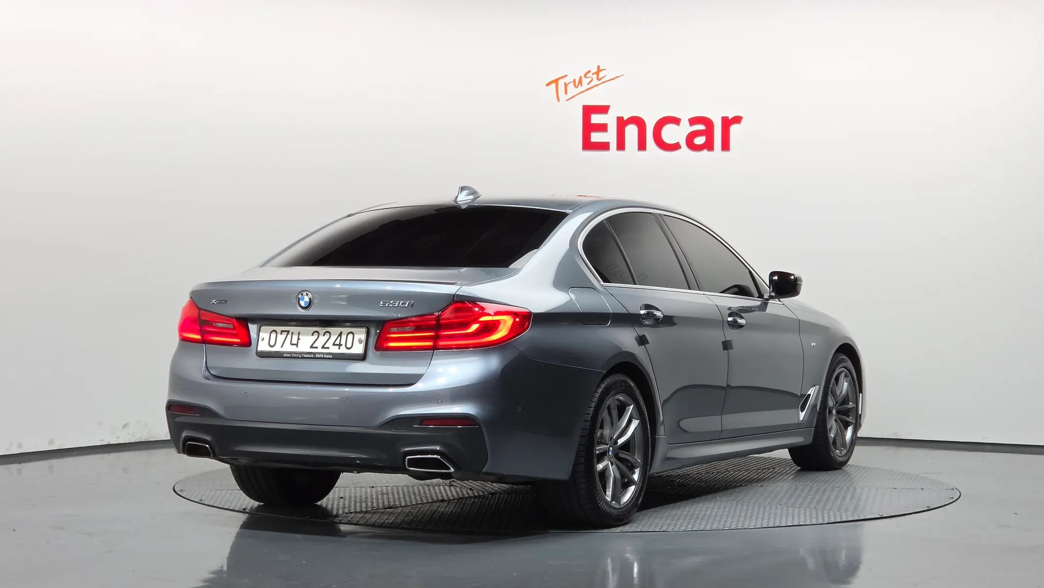 BMW 5 Series (G30) 530i xDrive M 2017 2/33