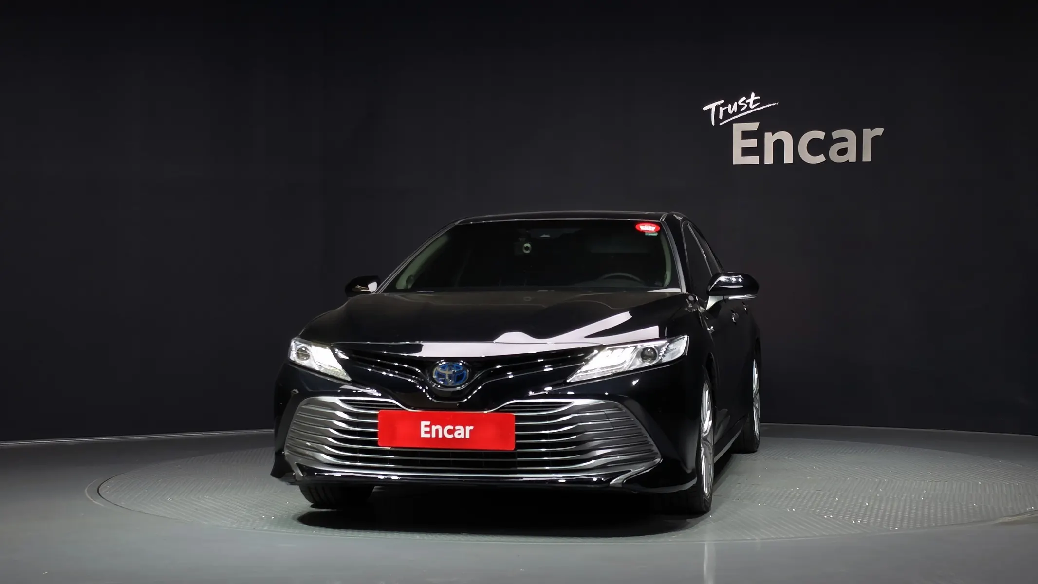 Toyota (XV70) 2.5 XLE 2019 2/5