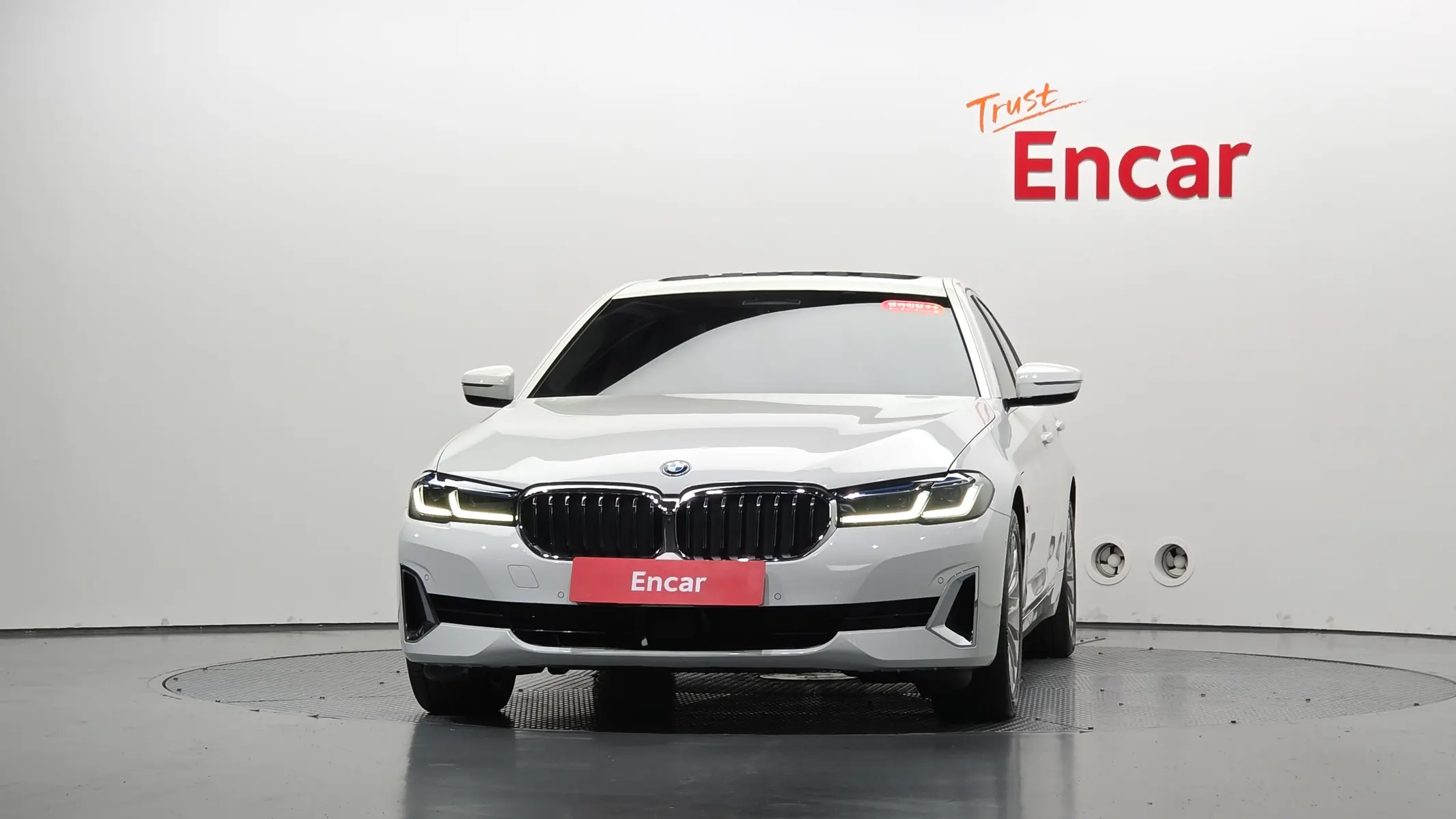 BMW 5 Series (G30) 530e 2021 3/34