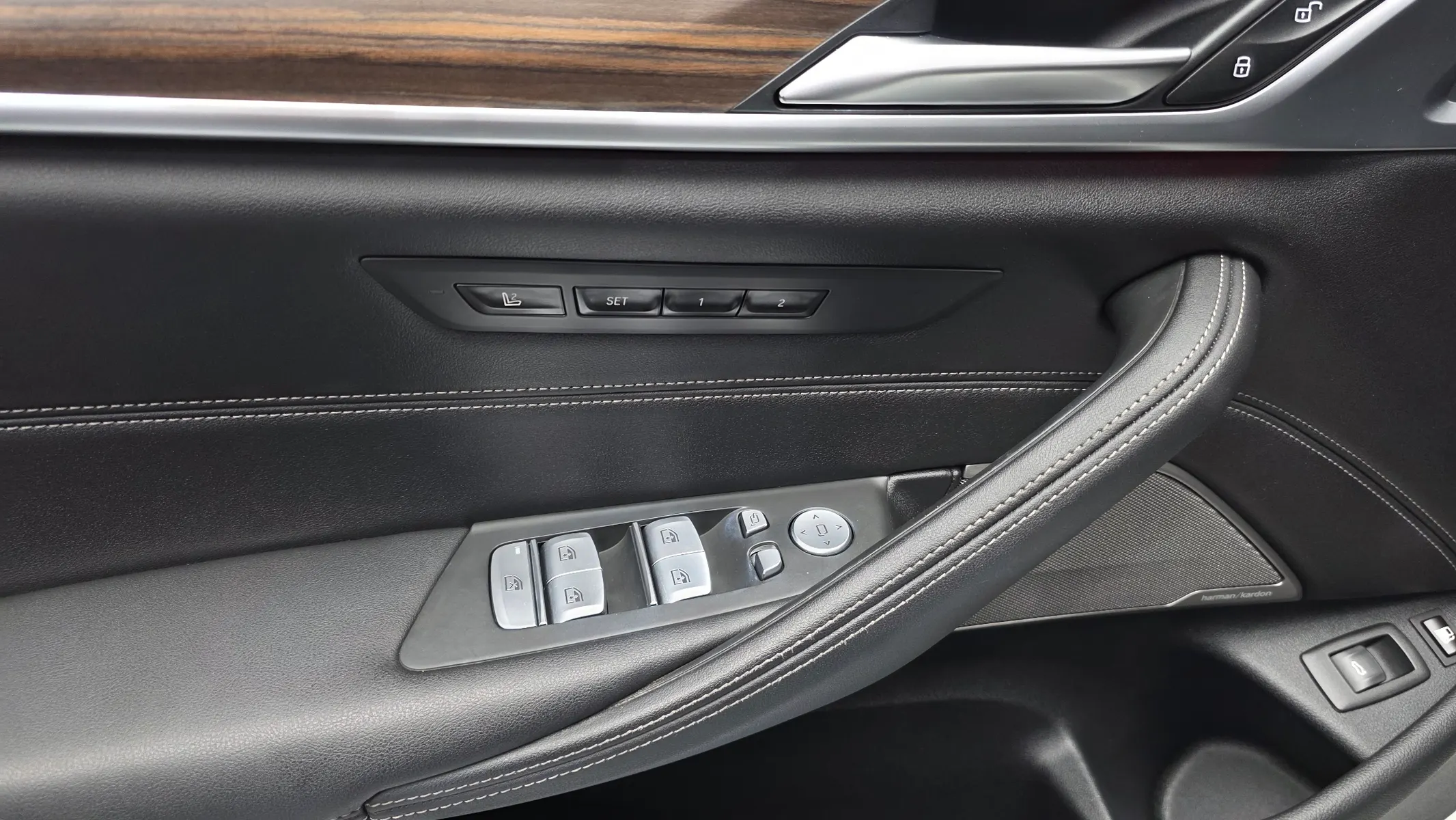 BMW 5 Series (G30) 530e 2021 33/34