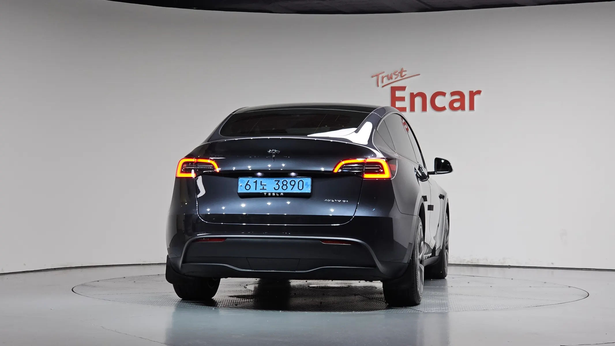 Tesla Y AWD 2024 3/5