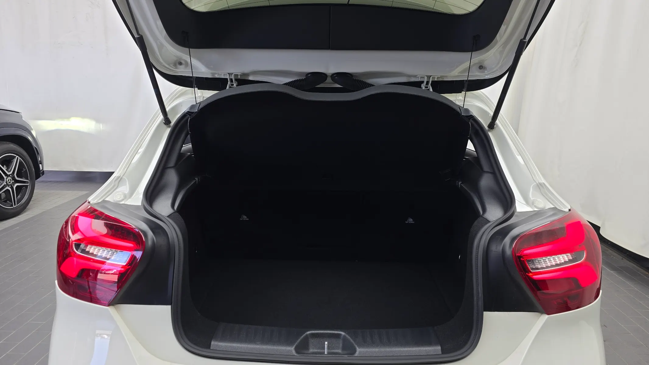 Mercedes-Benz A-Class W176 A200 2016 20/21