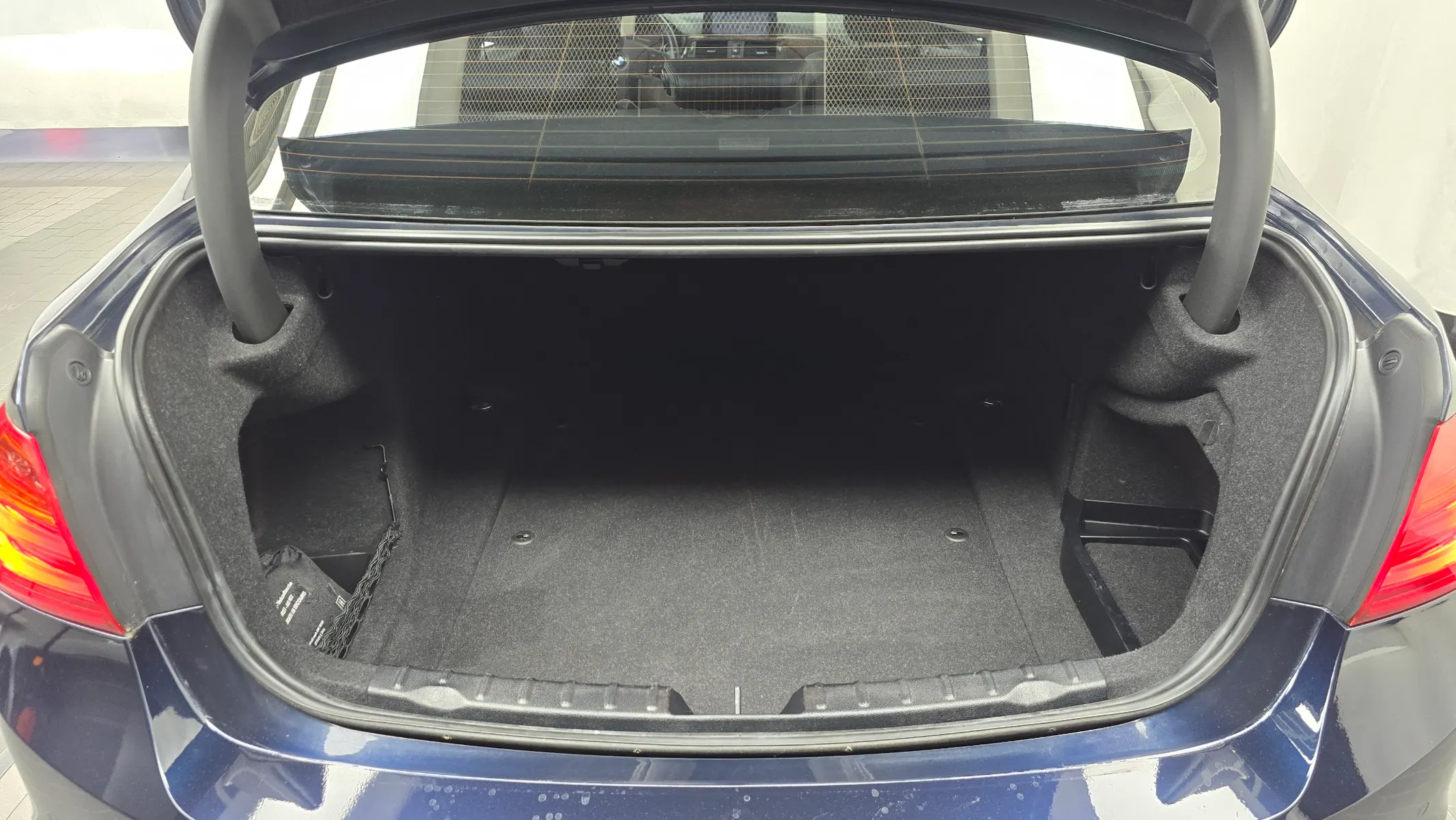 BMW 3 Series (F30) 320i 2013 20/21