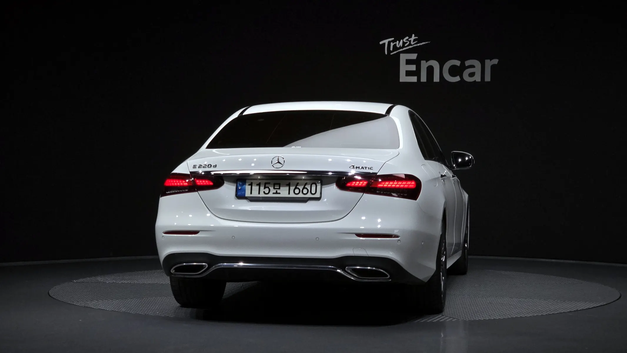 Mercedes-Benz E-Class W213 E220d 4MATIC AMG Line 2022 3/36