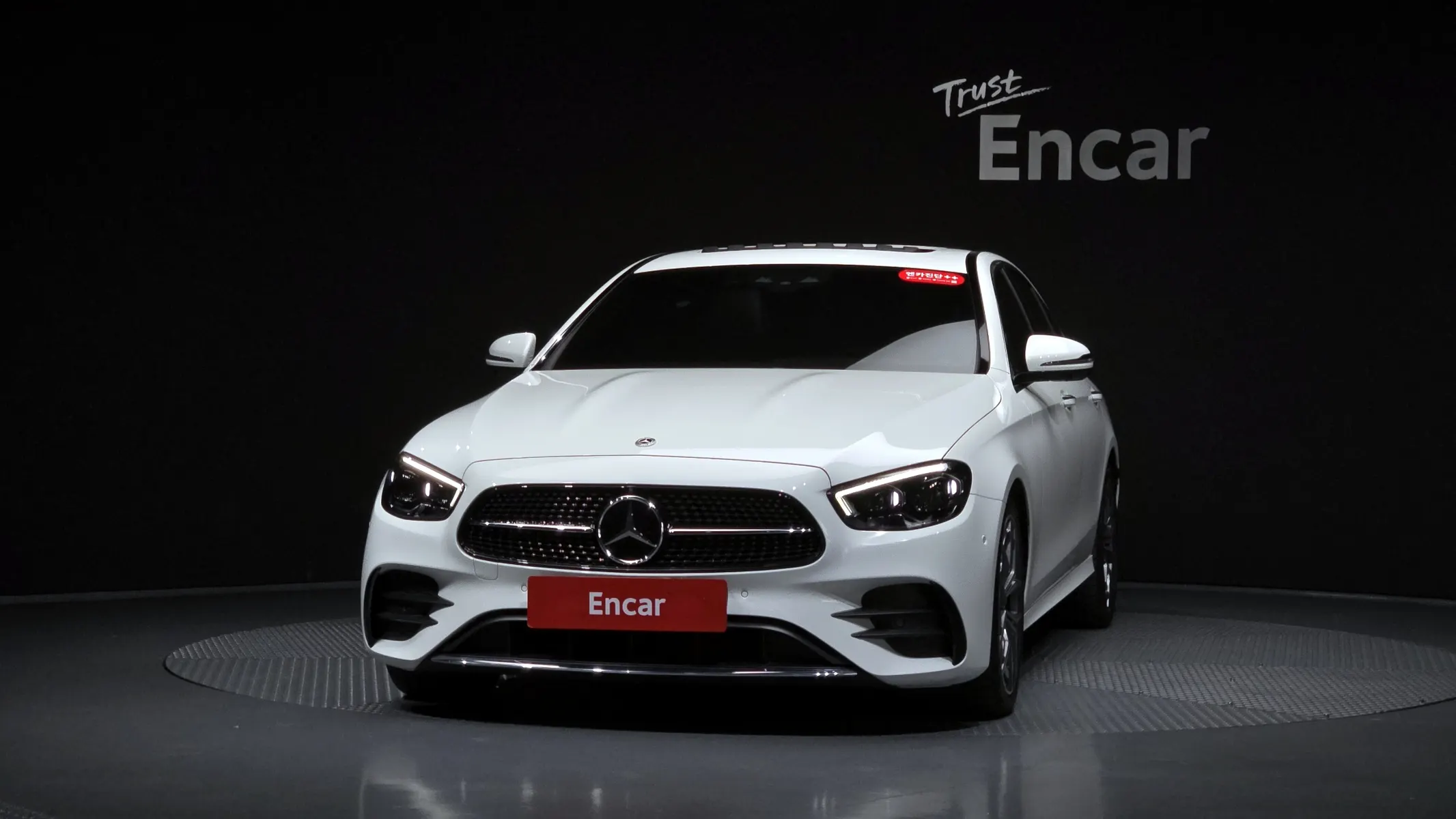 Mercedes-Benz E-Class W213 E220d 4MATIC AMG Line 2022 2/36