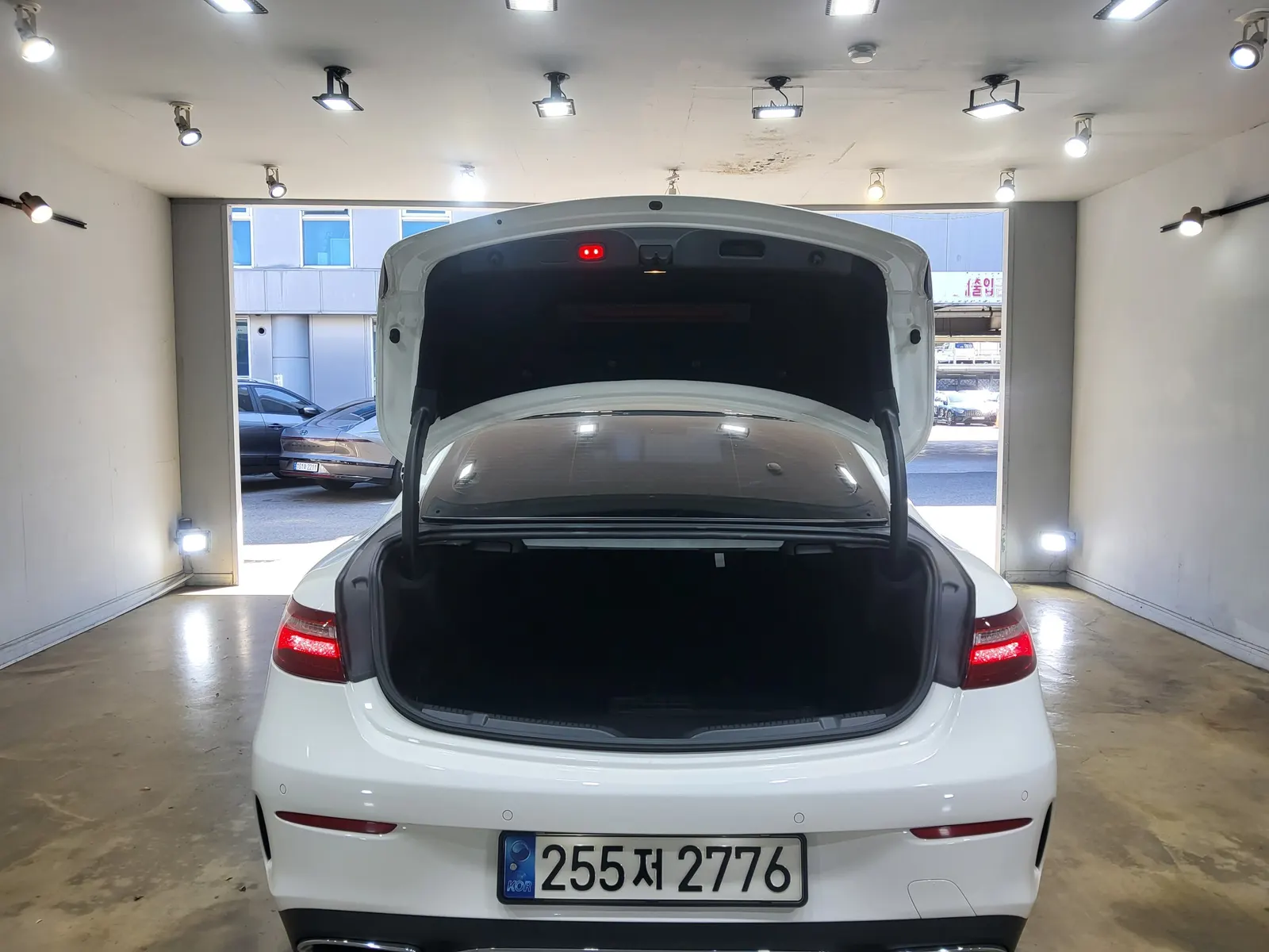 Mercedes-Benz E-Class W213 E220d 2017 20/21