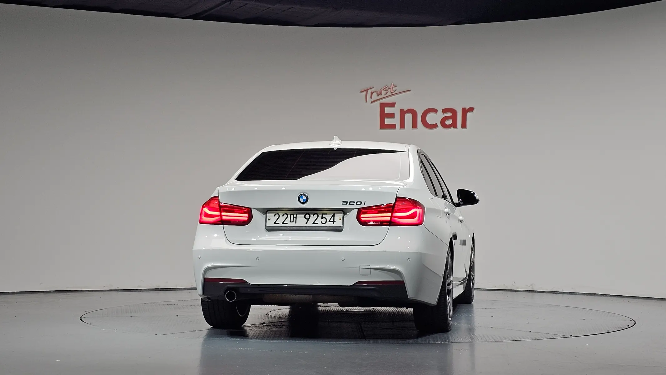 BMW 3 Series (F30) 320i M 2016 3/33