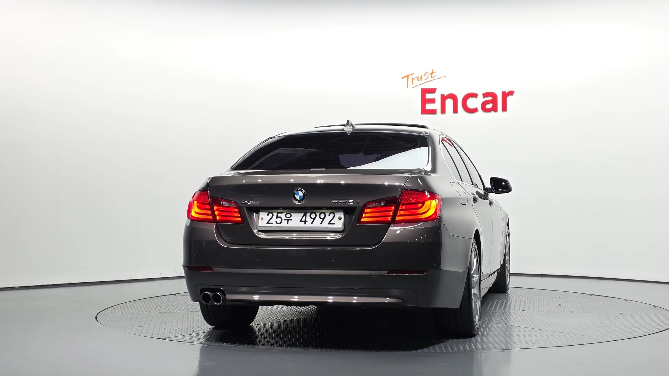 BMW 5 Series (F10) 528i xDrive 2012 3/35