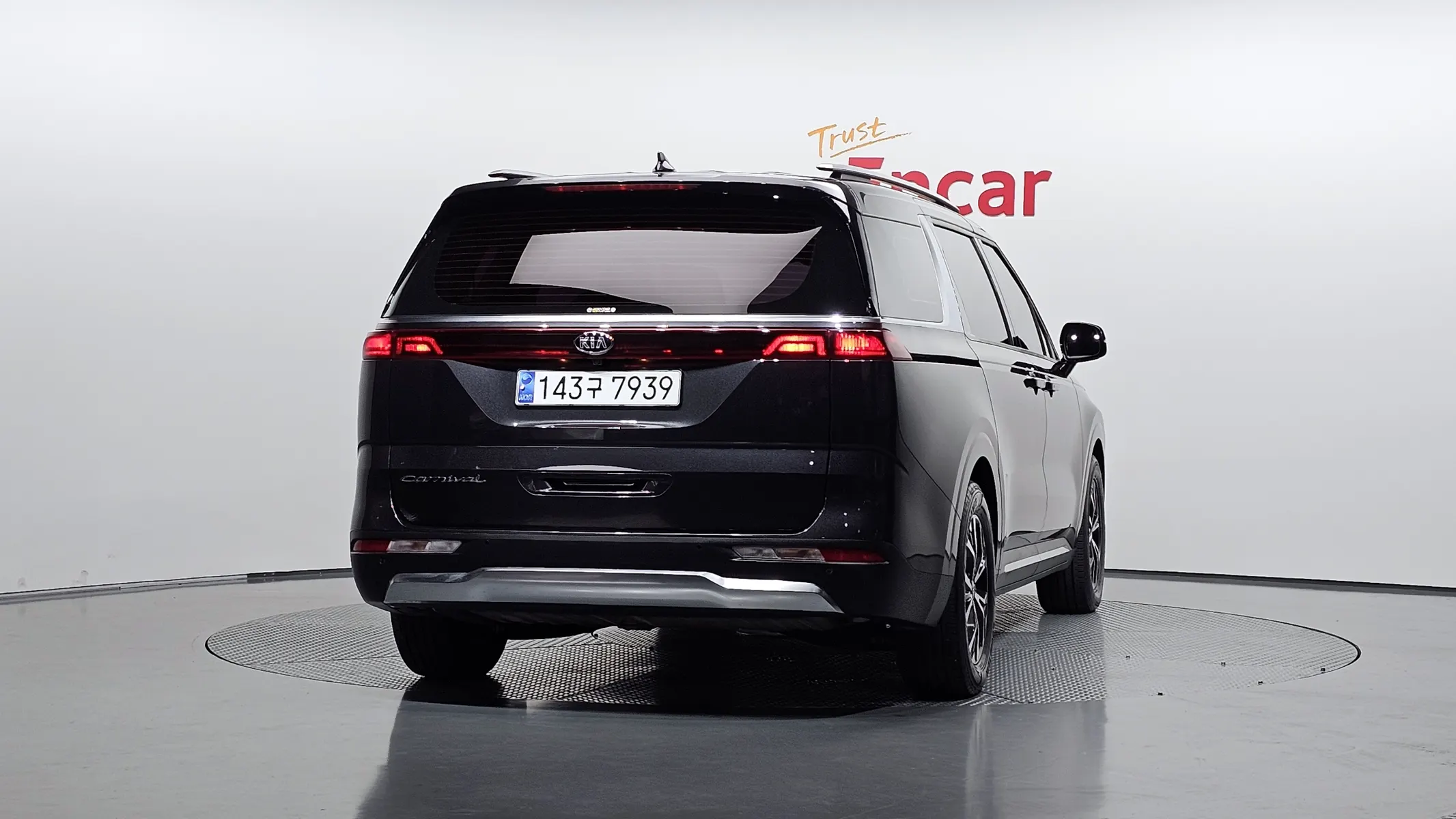 Kia Carnival 9 2020 3/5