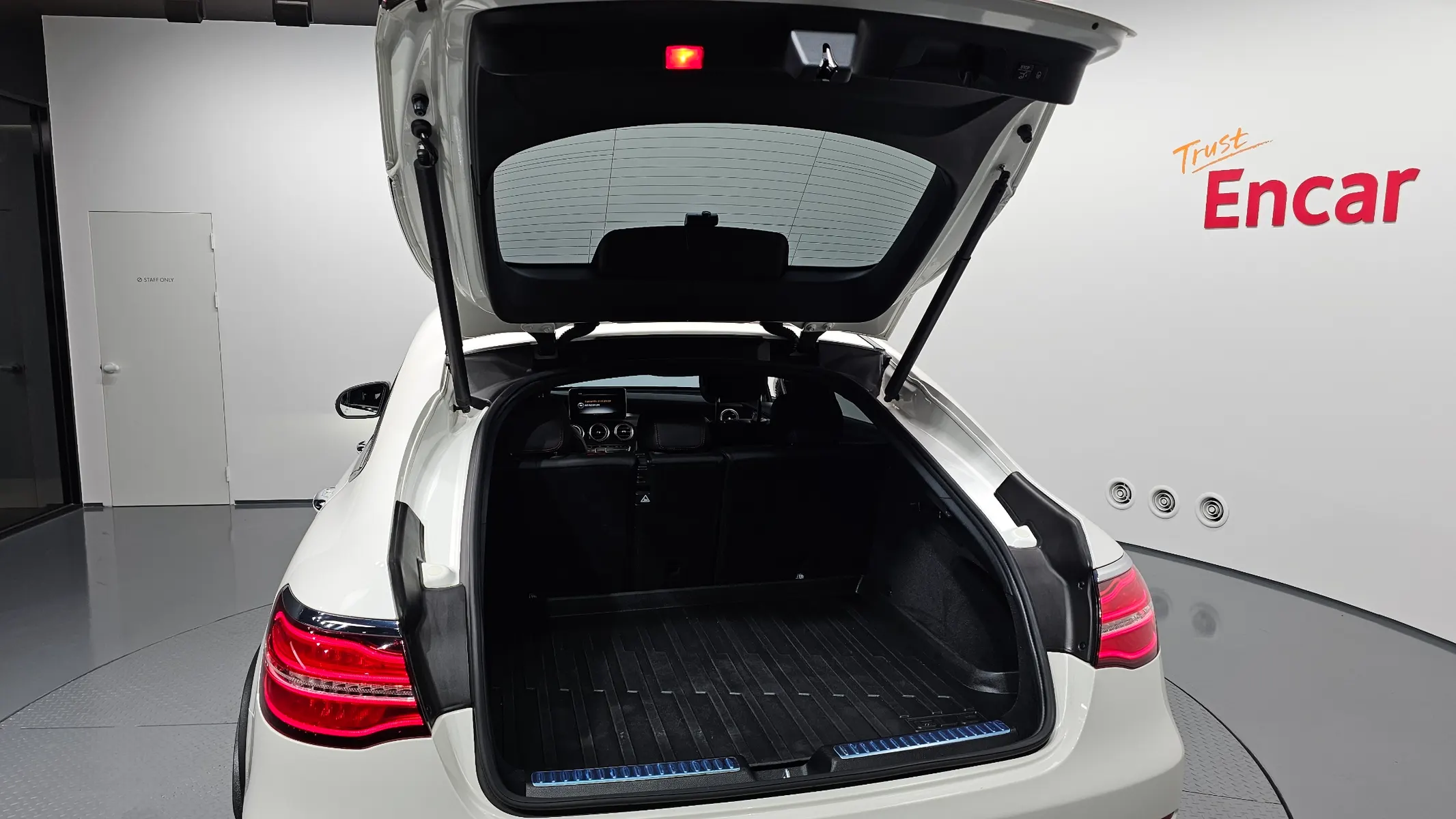 Mercedes-Benz GLC-Class X253 AMG GLC43 4MATIC 2018 36/37