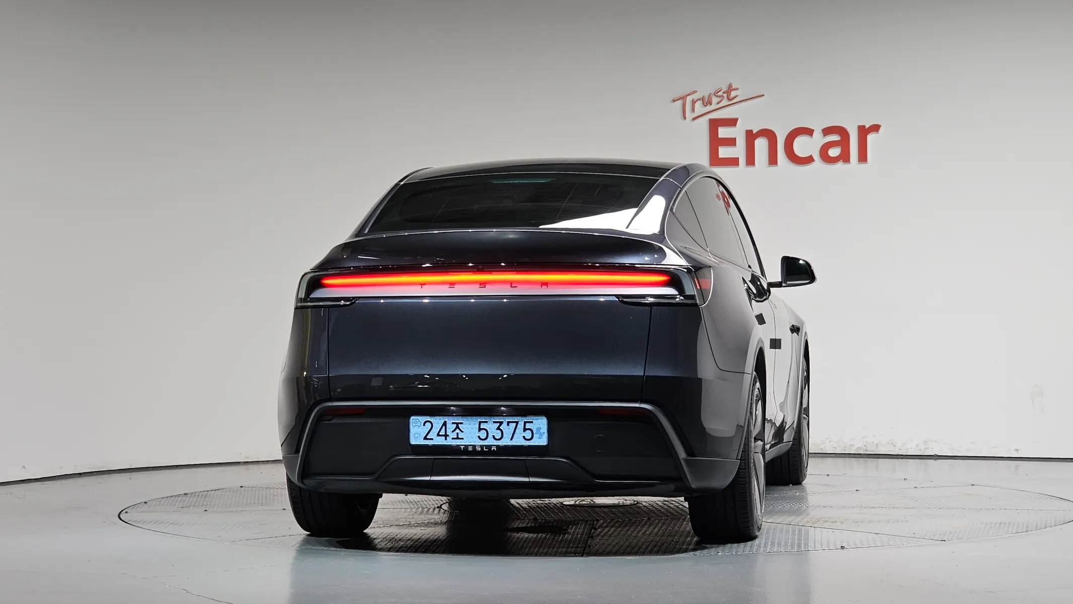 Tesla Y RWD 2025 3/5