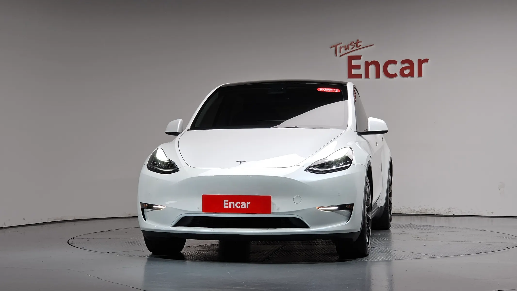 Tesla Y AWD 2021 2/5