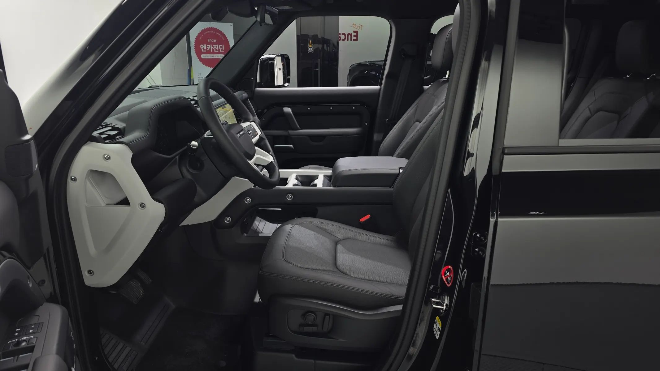 Land Rover (L663) 110 P300 X- SE 2025 3/21