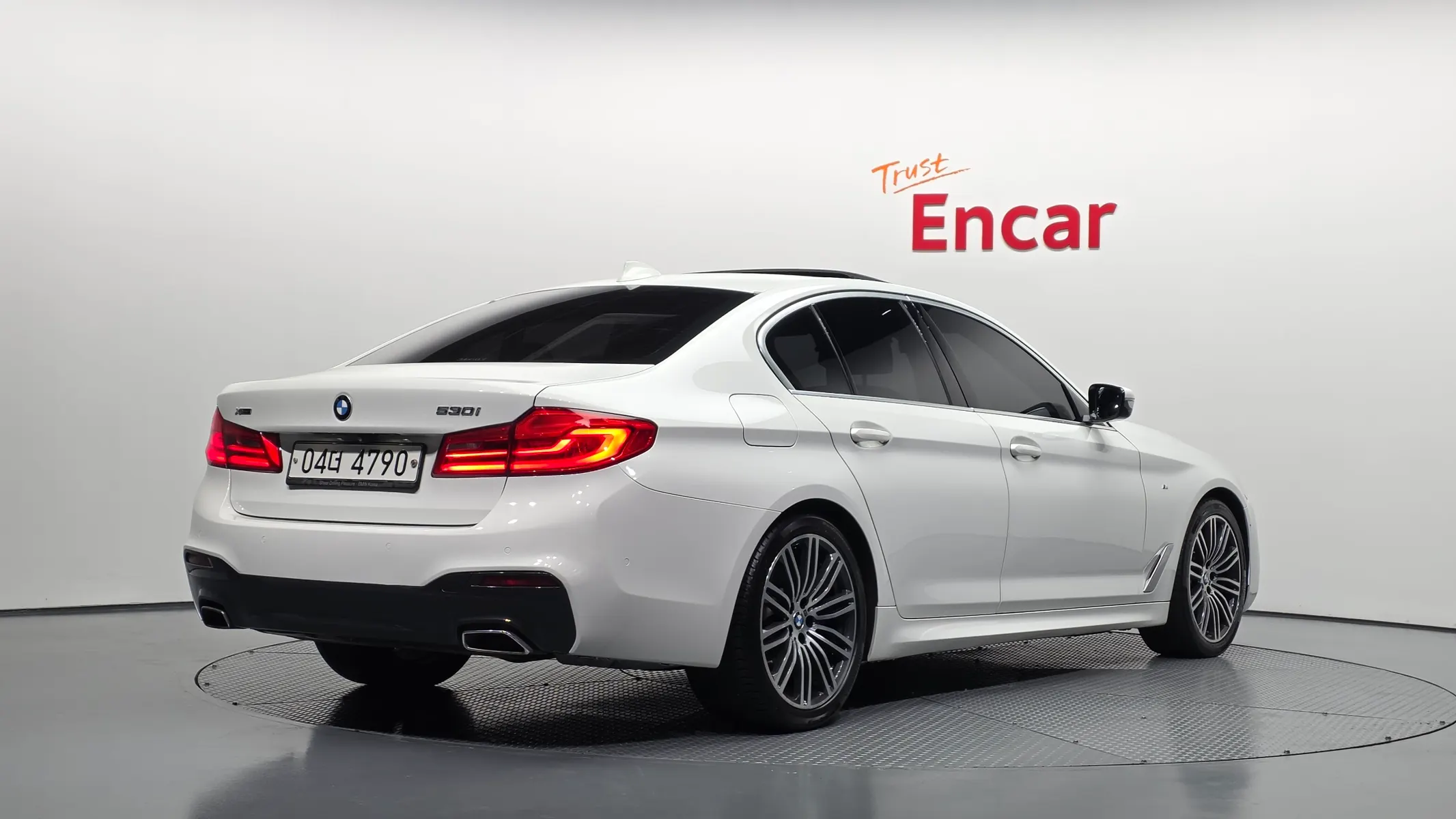 BMW 5 Series (G30) 530i xDrive M 2019 2/35