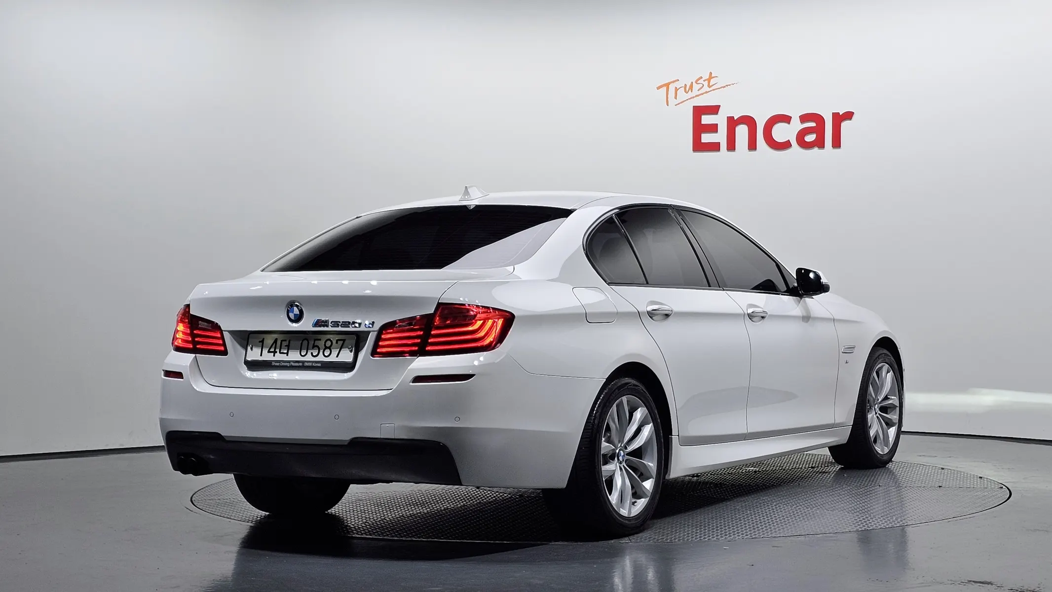 BMW 5 Series (F10) 520d M 2015 2/31