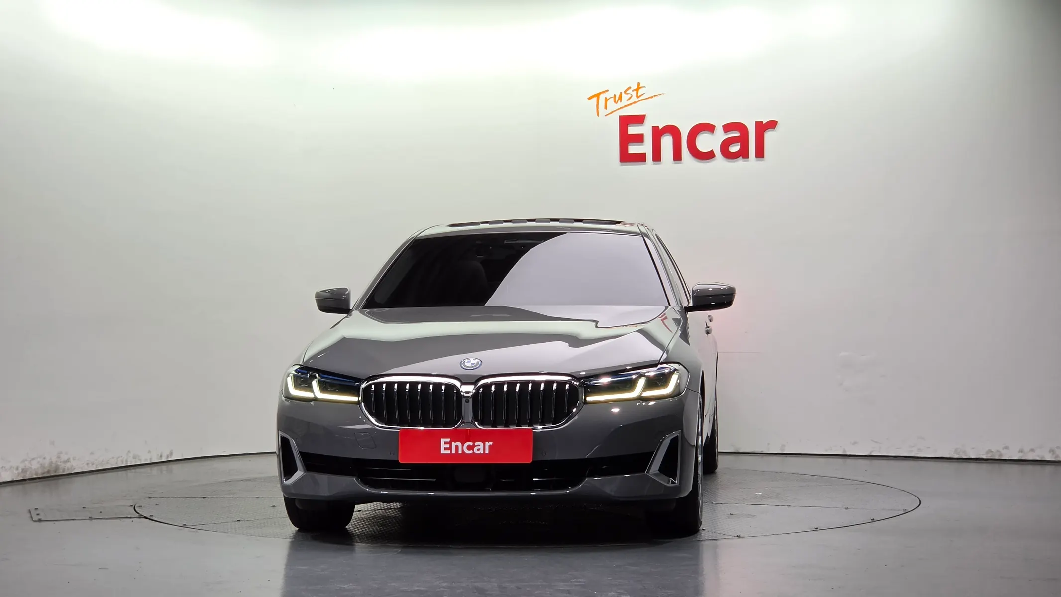 BMW 5 Series (G30) 530e 2021 2/31