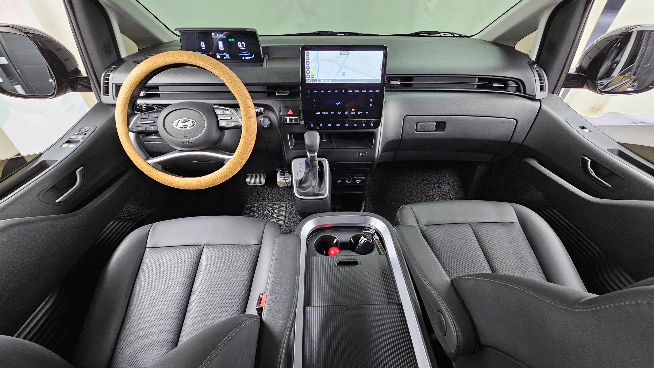 Hyundai Staria 5 2024 4/5
