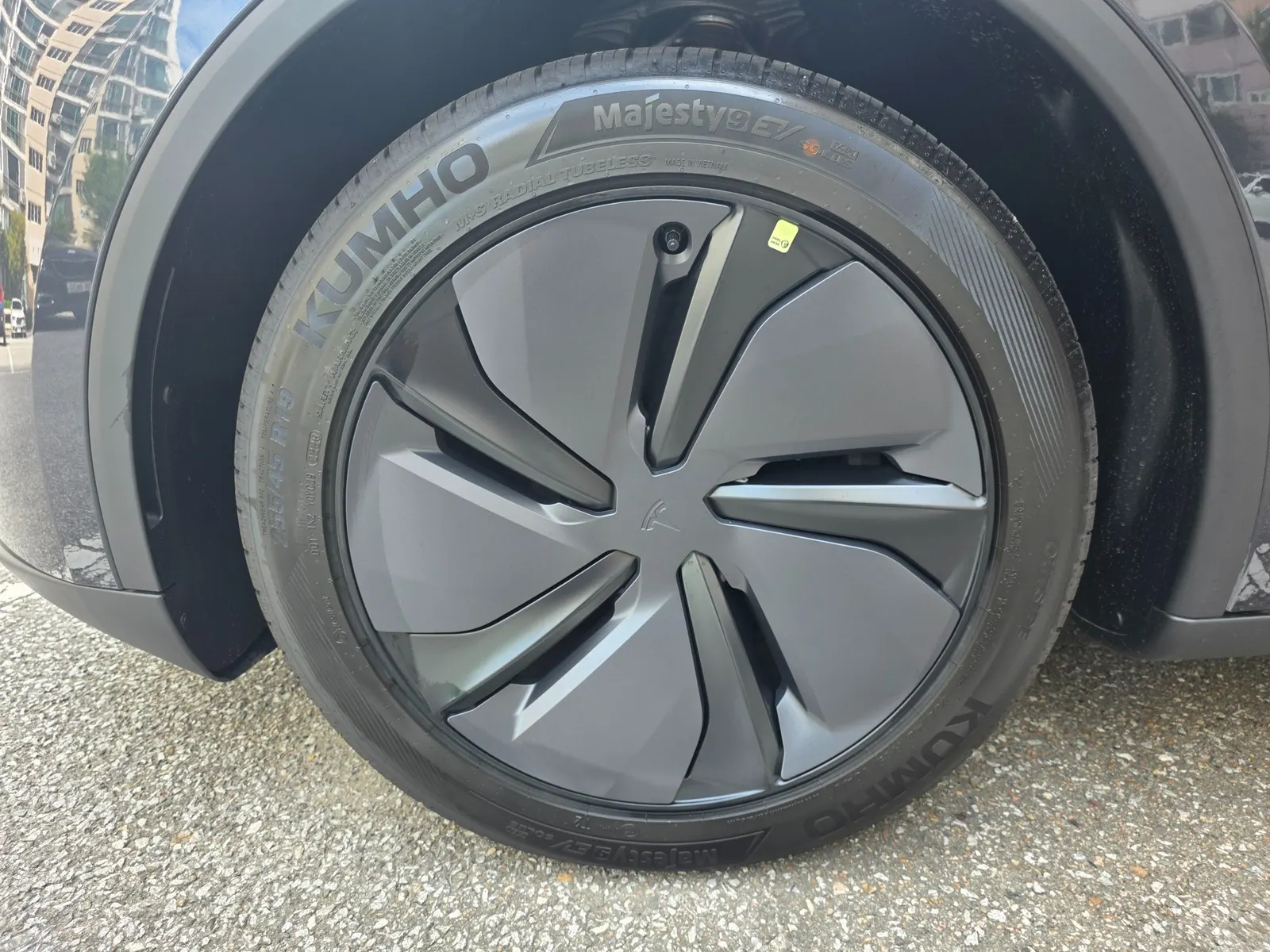 Tesla Y RWD 2026 4/5