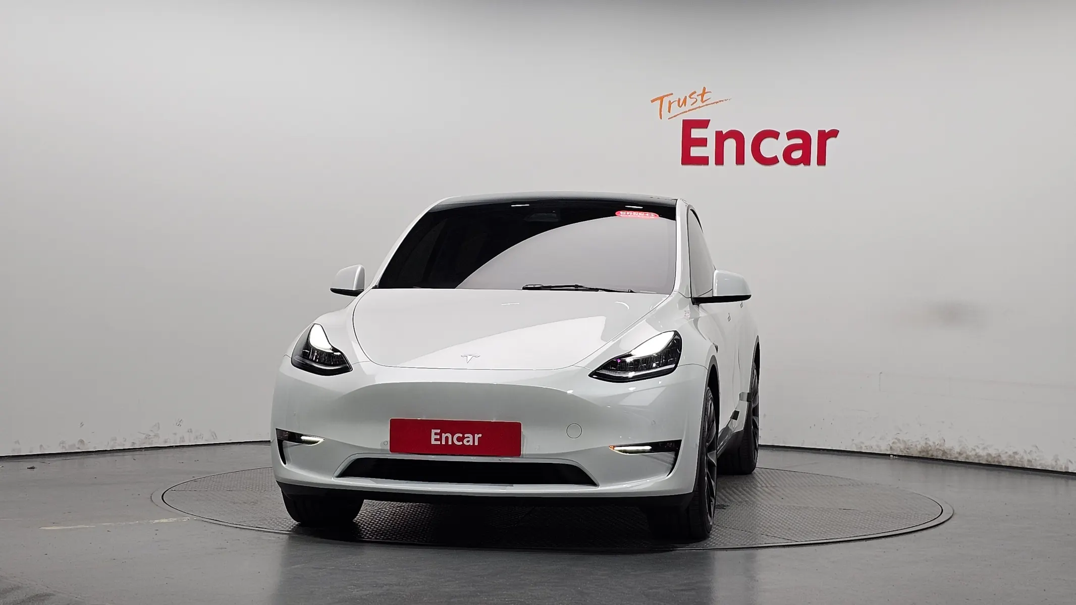 Tesla Y AWD 2021 2/5