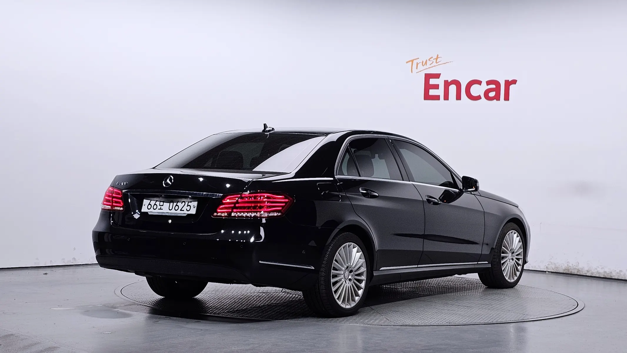 Mercedes-Benz E-Class W212 E300 2016 2/21