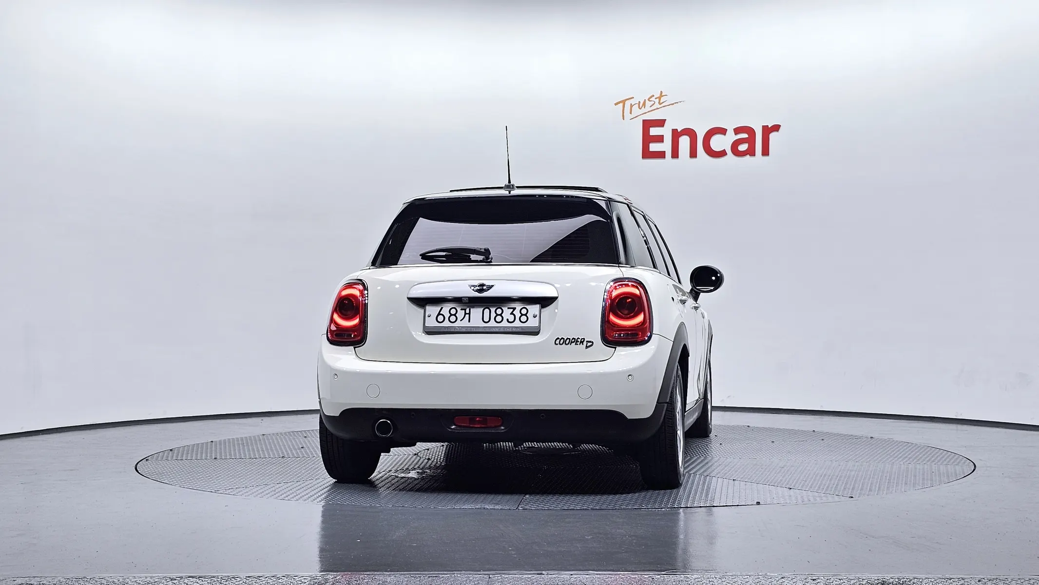MINI D 5 Mid 2015 3/5