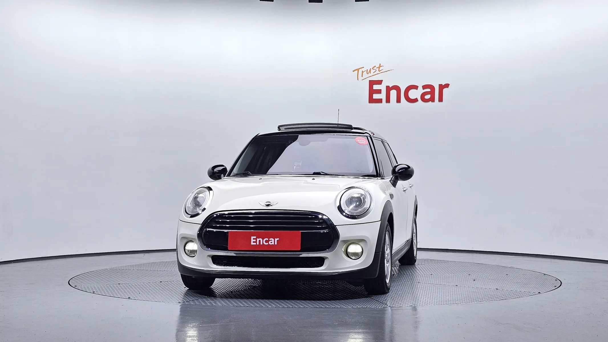 MINI D 5 Mid 2015 2/5