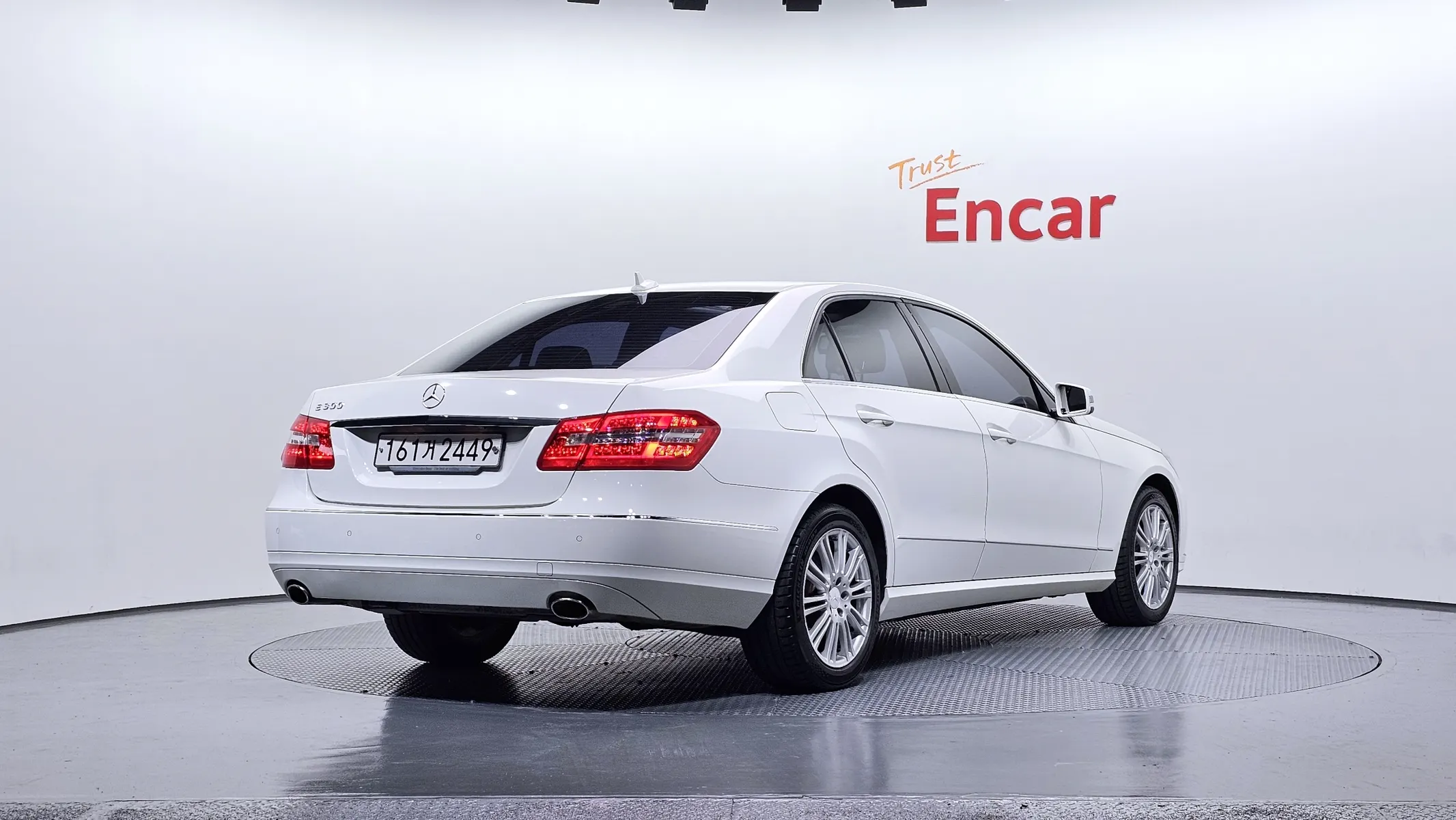 Mercedes-Benz E-Class W212 E300 2011 2/21