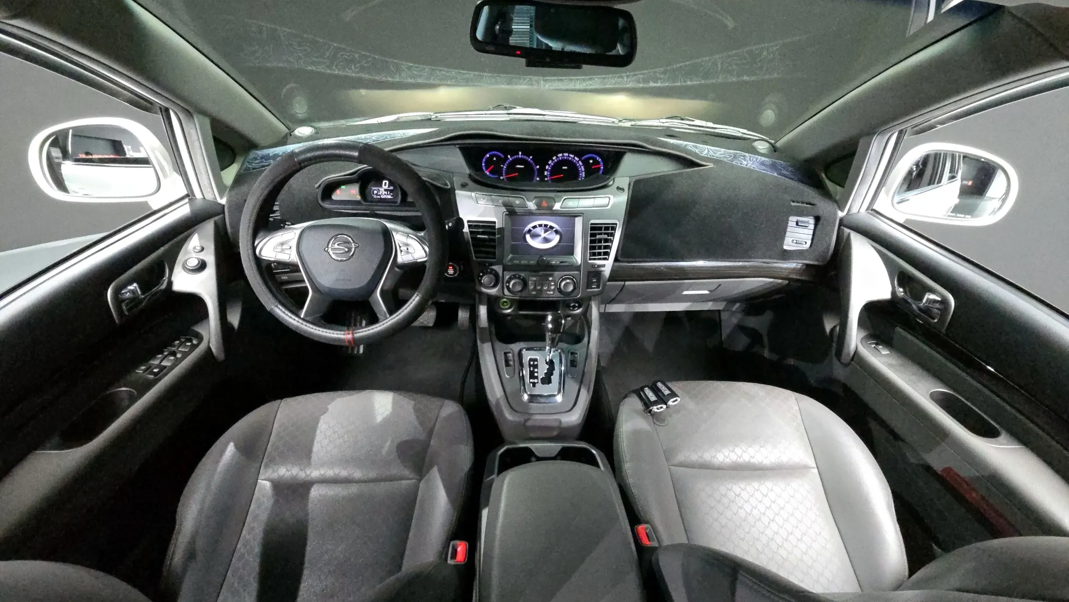 KG Mobility 코란도 투리스모 4WD 11 2016 4/5