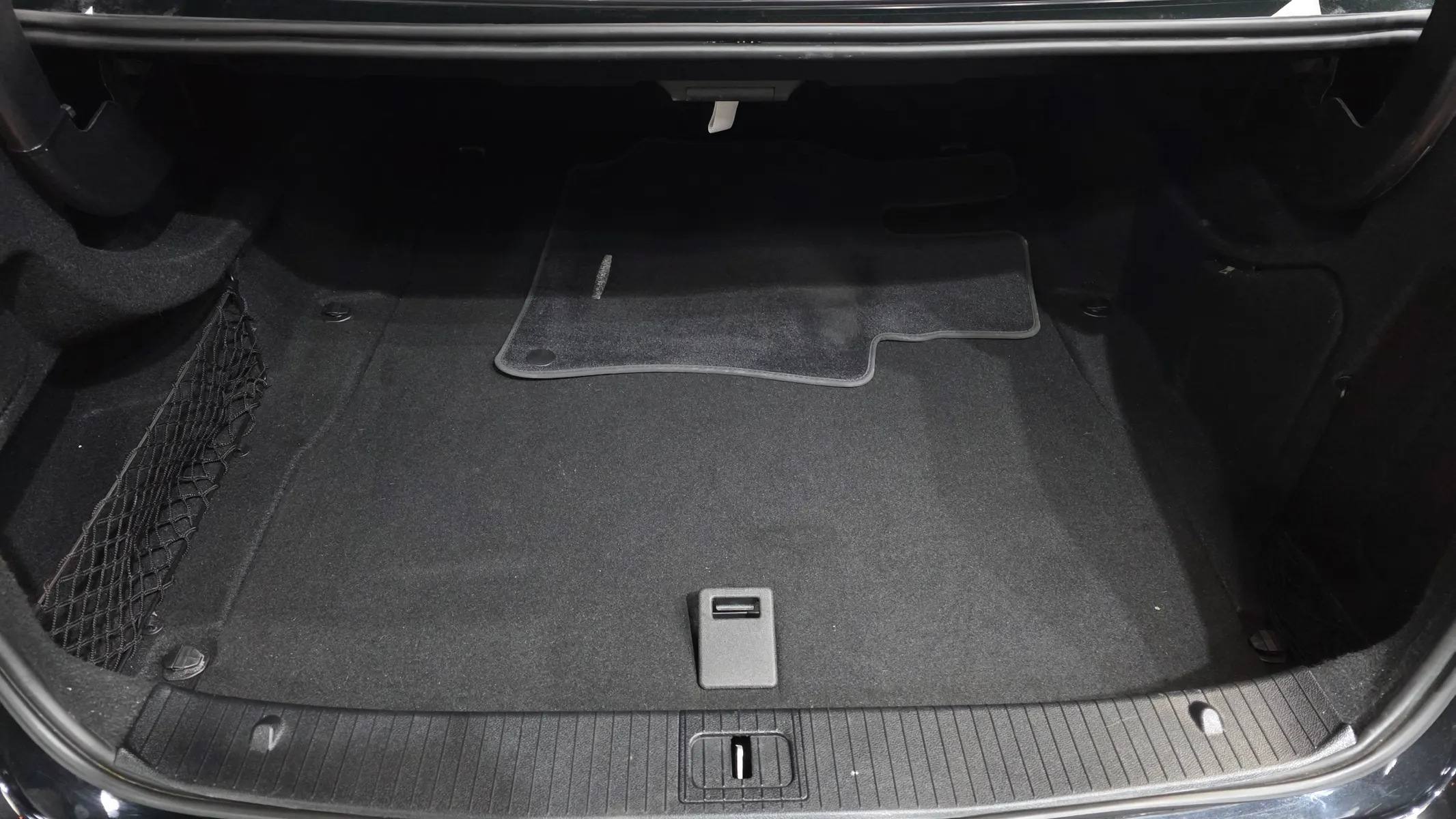 Mercedes-Benz E-Class W212 E200 CGI 2011 20/20