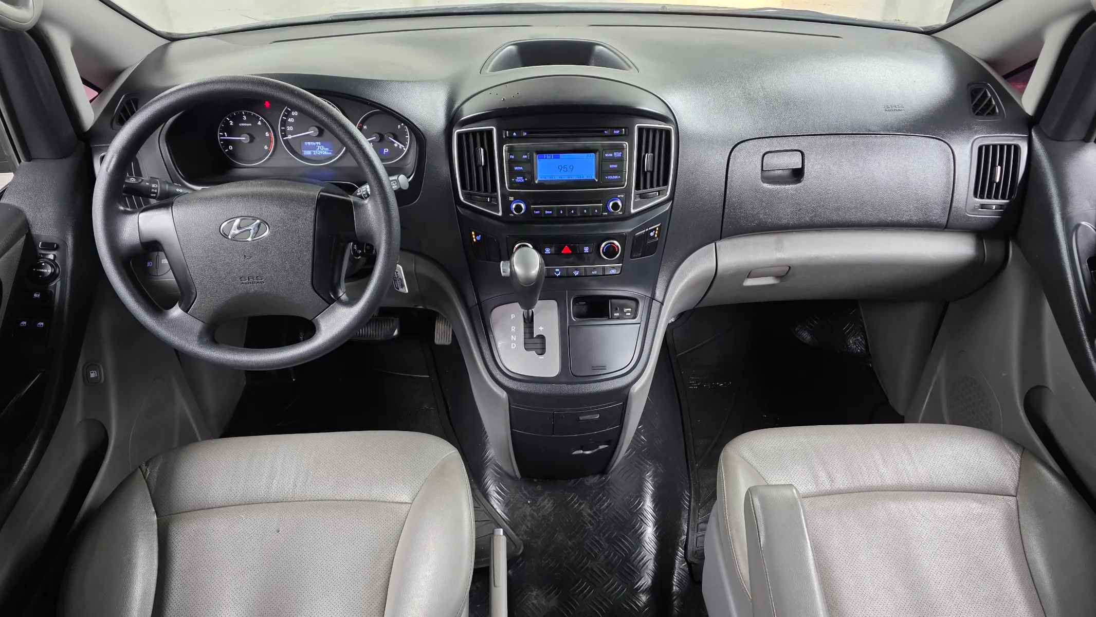 Hyundai Grand Starex 5 2017 4/5