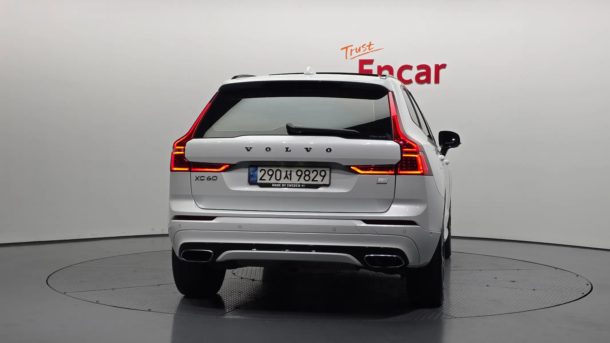 Volvo XC60 2 T8 R- 2021 3/5