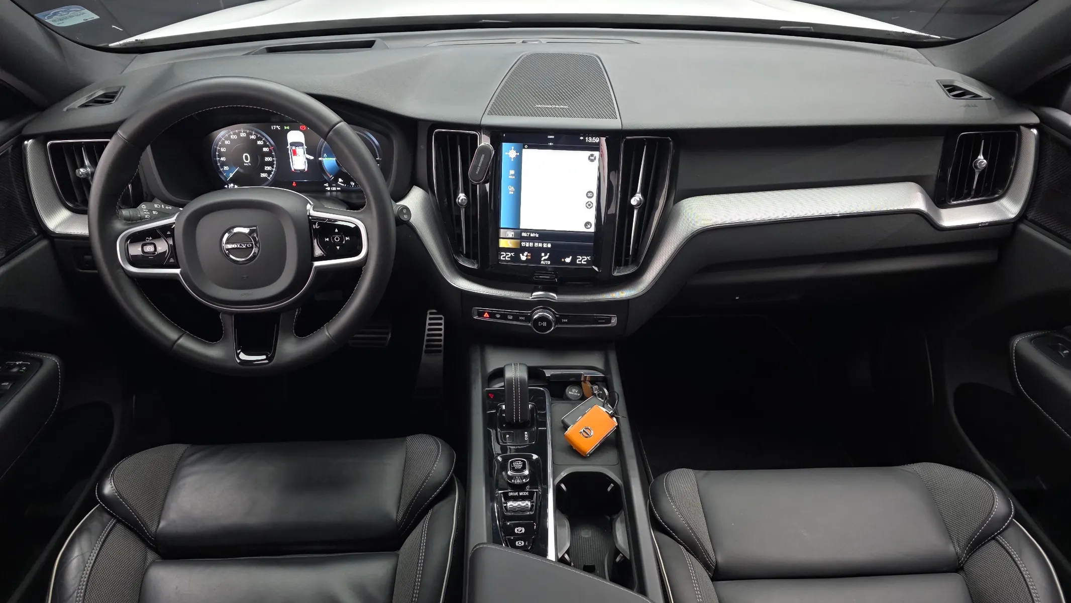 Volvo XC60 2 T8 R- 2021 4/5