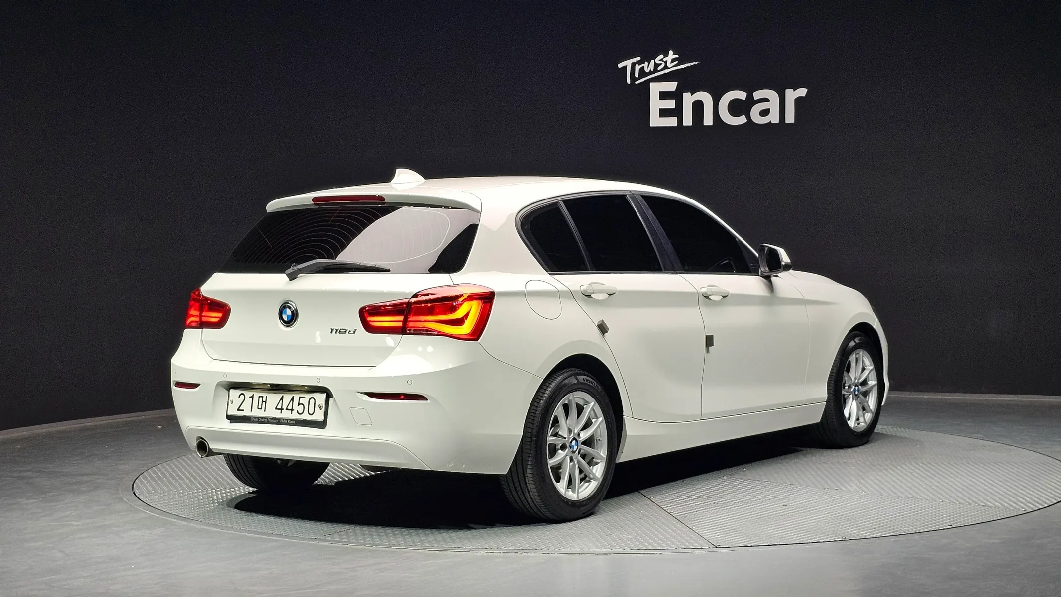 BMW 1 Series (F20) 118d 5 2017 2/28