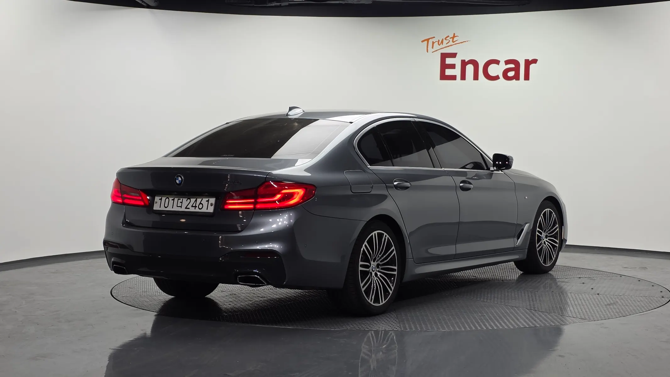 BMW 5 Series (G30) 530i M 2019 2/33