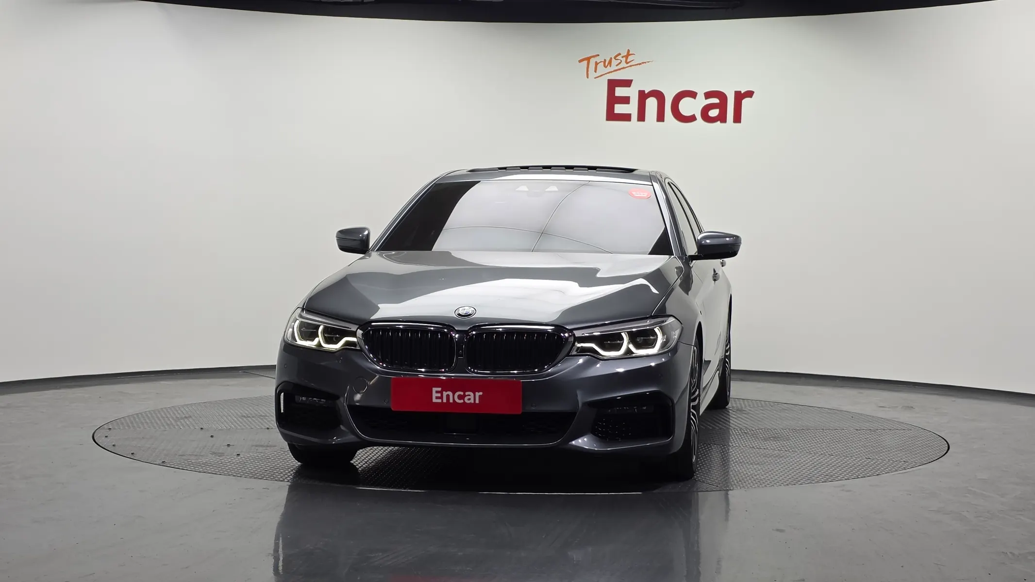 BMW 5 Series (G30) 530i M 2019 3/33