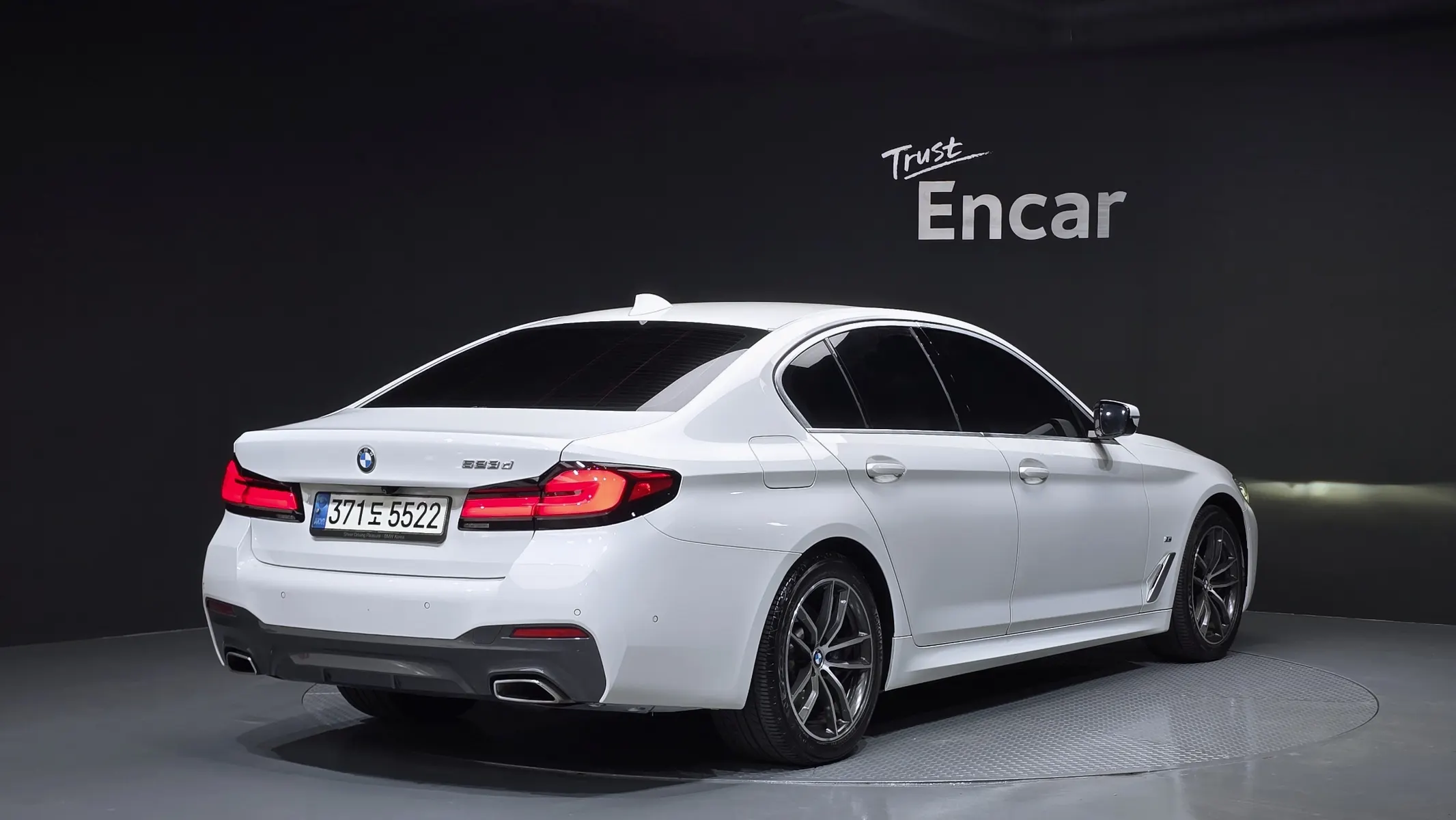 BMW 5 Series (G30) 523d M 2021 2/21