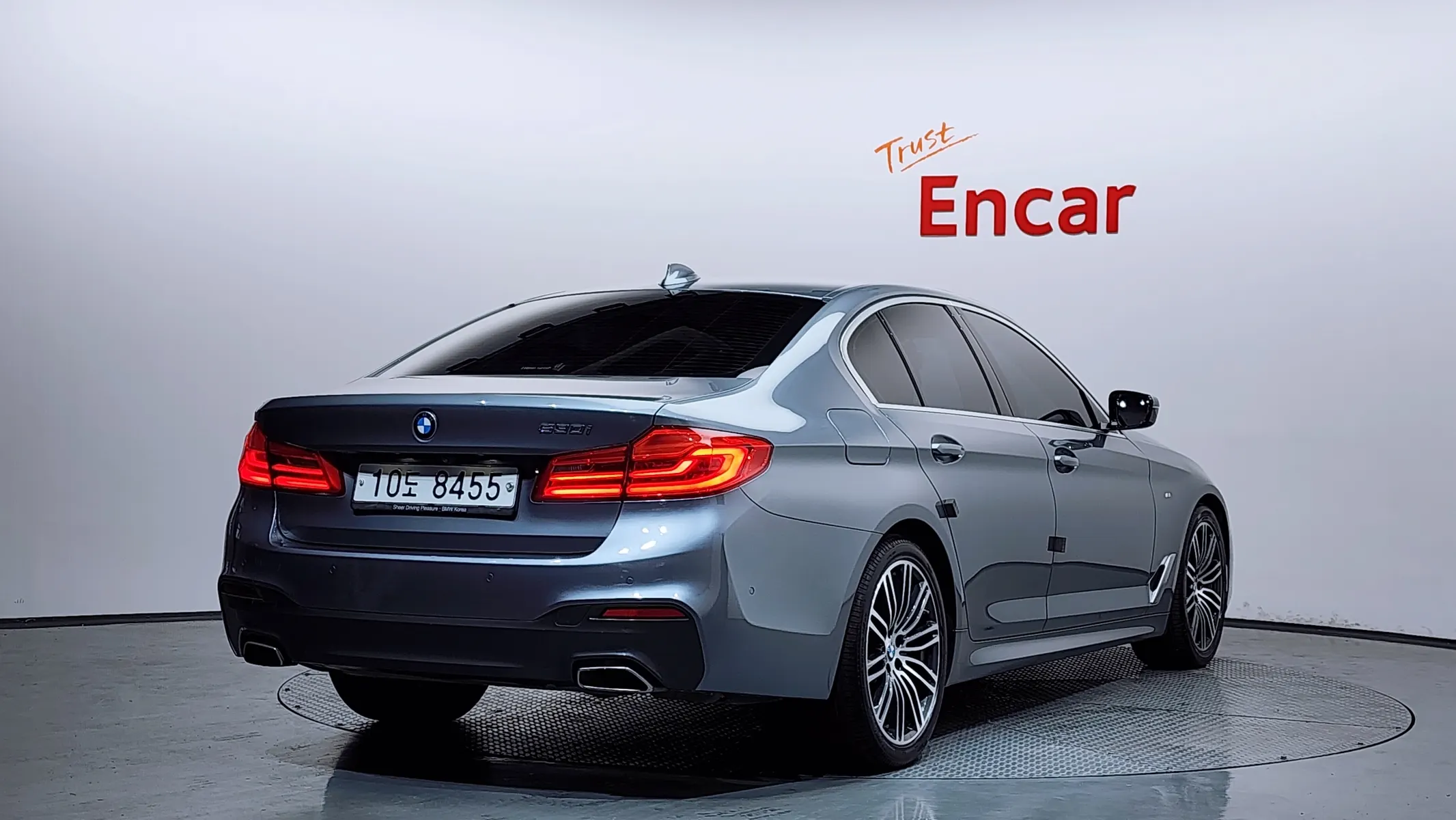 BMW 5 Series (G30) 530i M 2019 2/34
