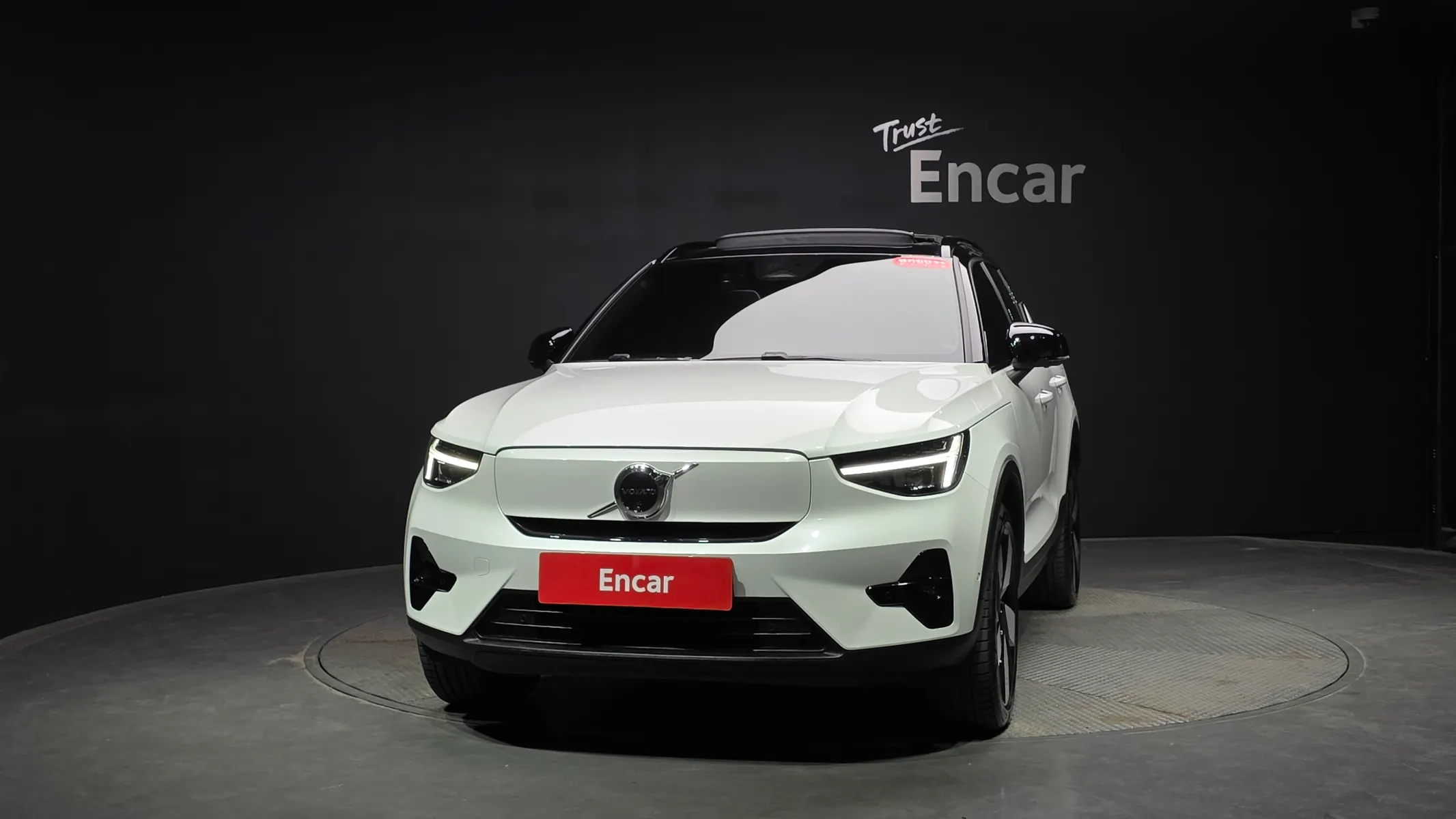 Volvo XC40 2024 2/5