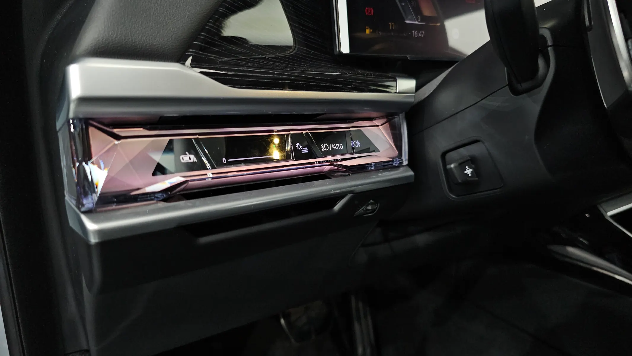 BMW 7 Series (G70) 740i xDrive M 2025 35/36