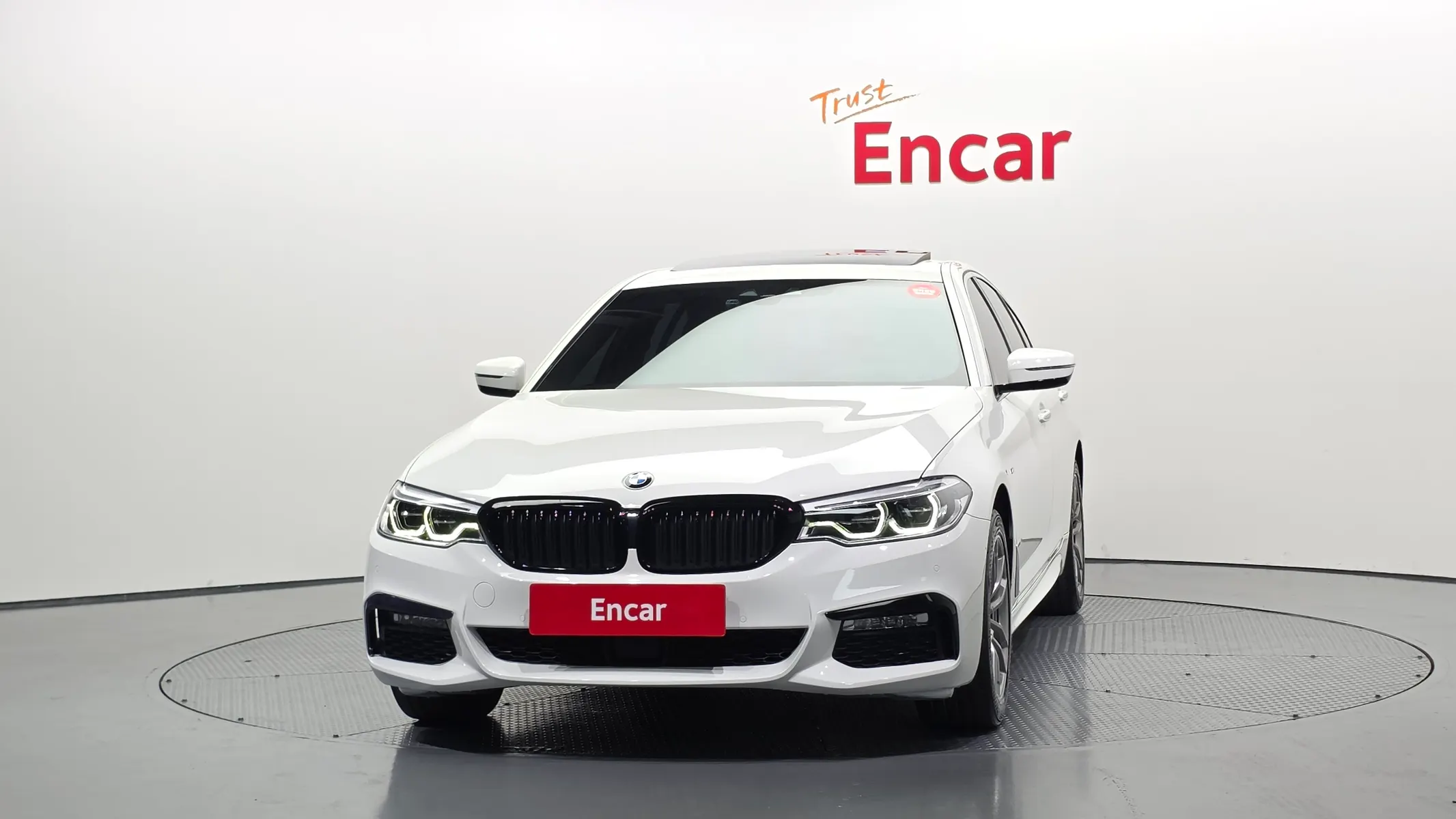 BMW 5 Series (G30) 520d xDrive M 2018 3/32