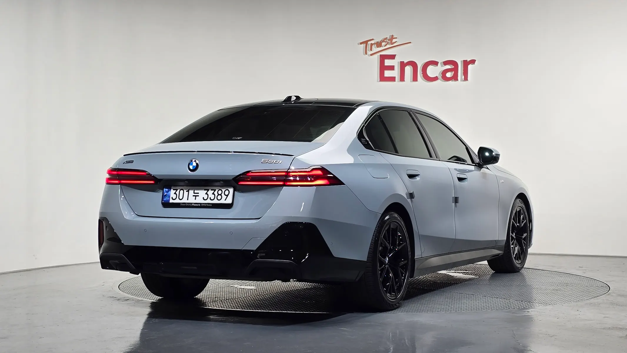 BMW 5 Series (G60) 520i 2024 2/33