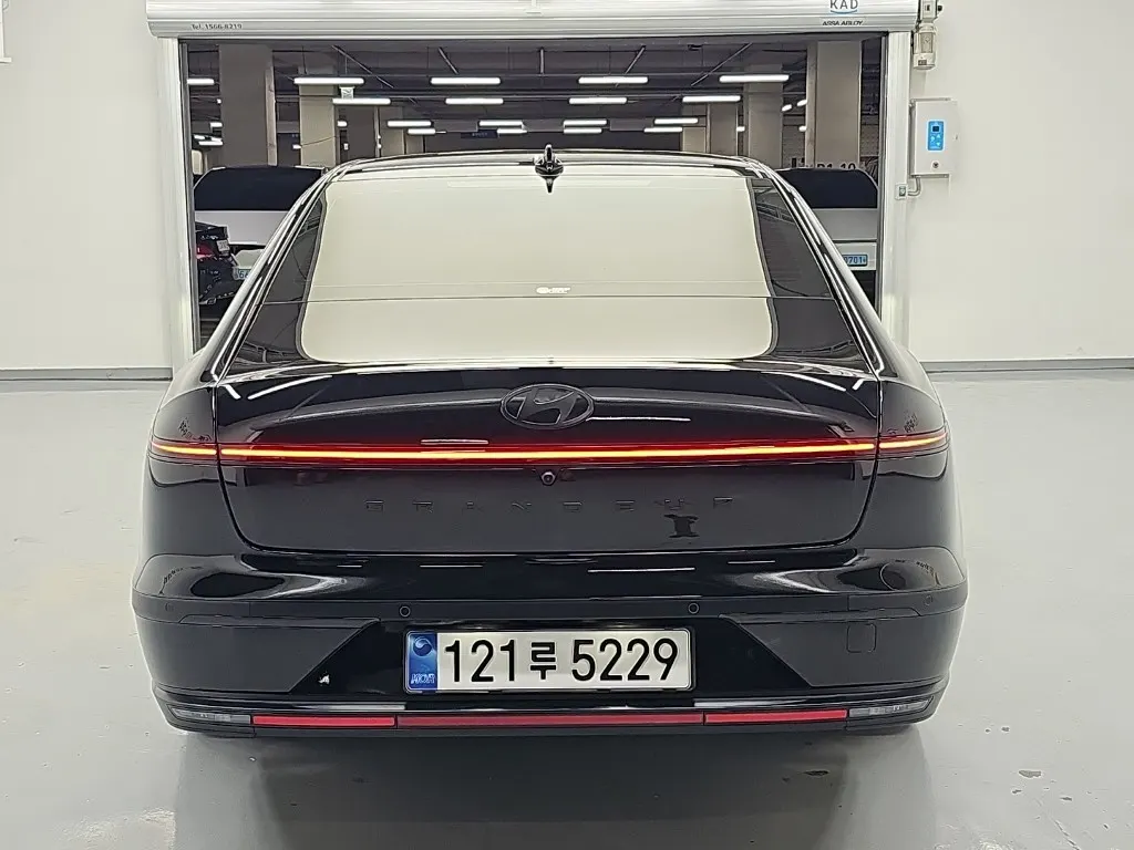 Hyundai (GN7) 2026 2/5