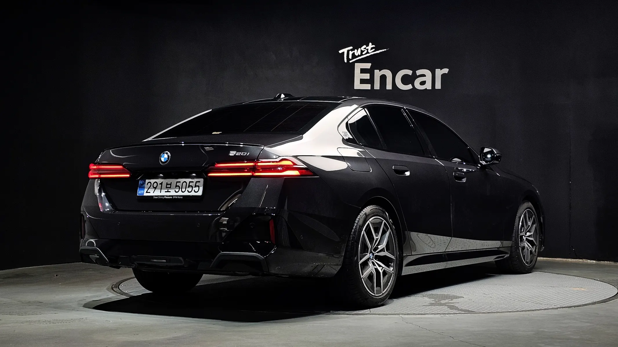 BMW 5 Series (G60) 520i 2025 2/31