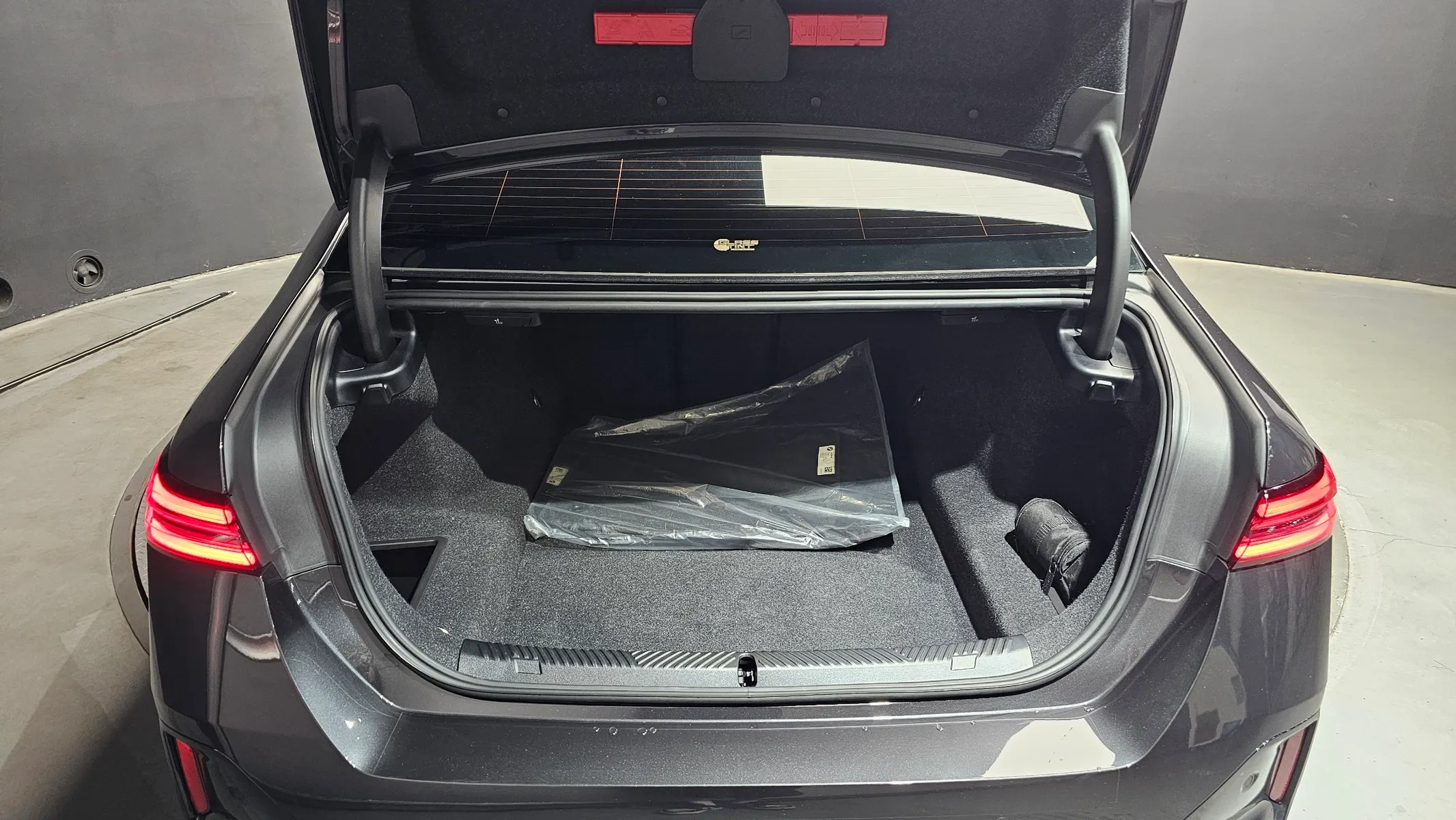 BMW 5 Series (G60) 520i 2025 30/31