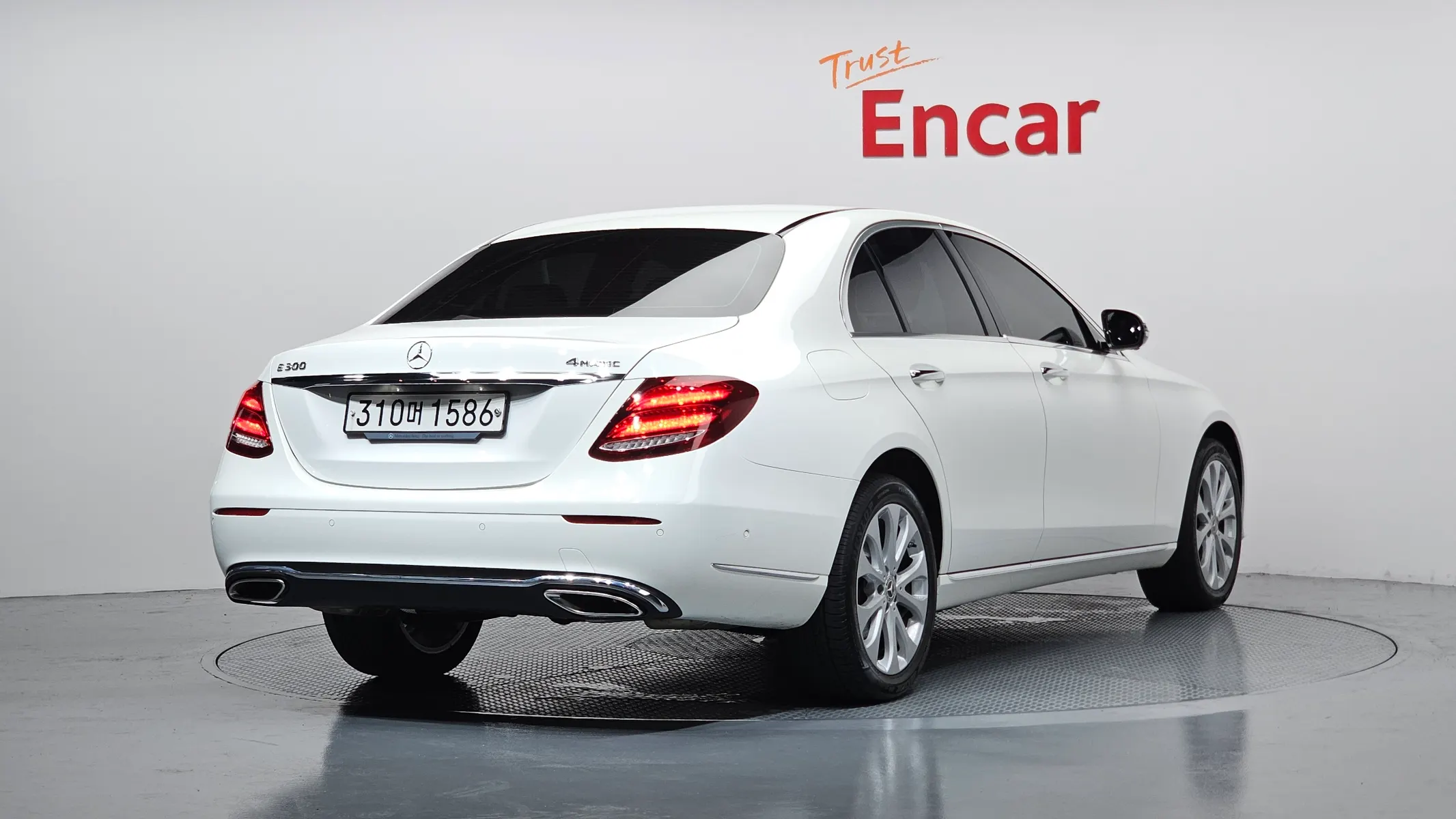 Mercedes-Benz E-Class W213 E300 4MATIC 2020 2/33