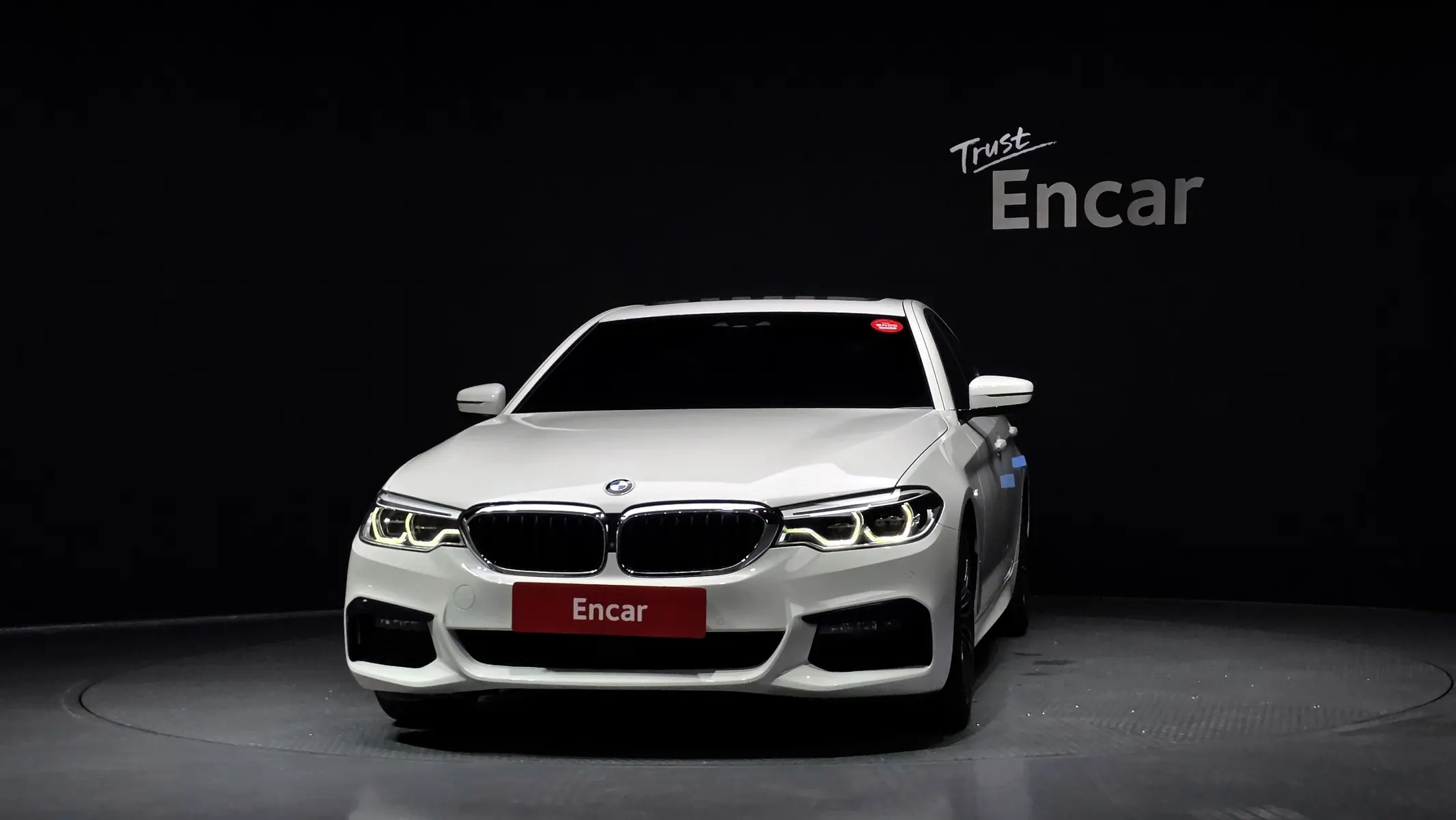 BMW 5 Series (G30) 520d M 2020 3/36
