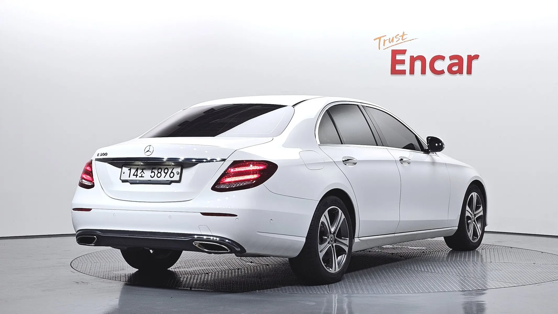 Mercedes-Benz E-Class W213 E300 2018 2/21