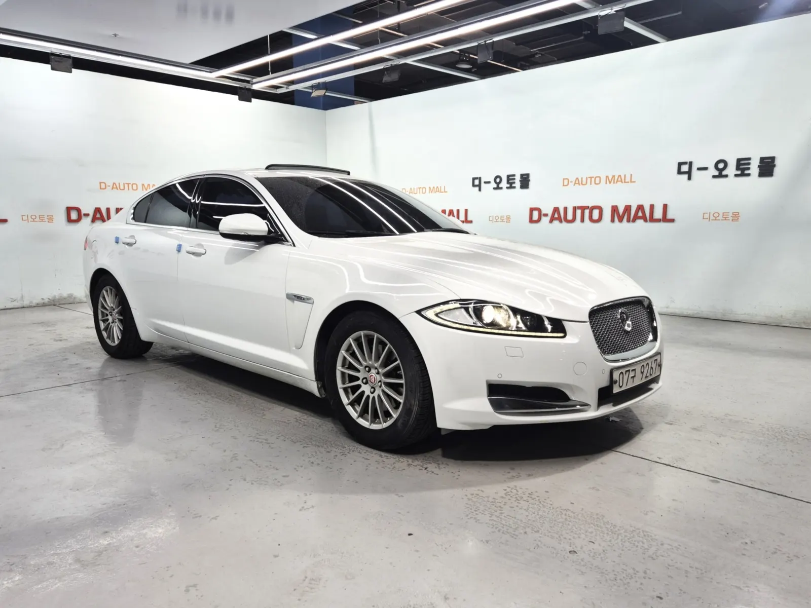 Jaguar New XF 2.2D 2015 2/21