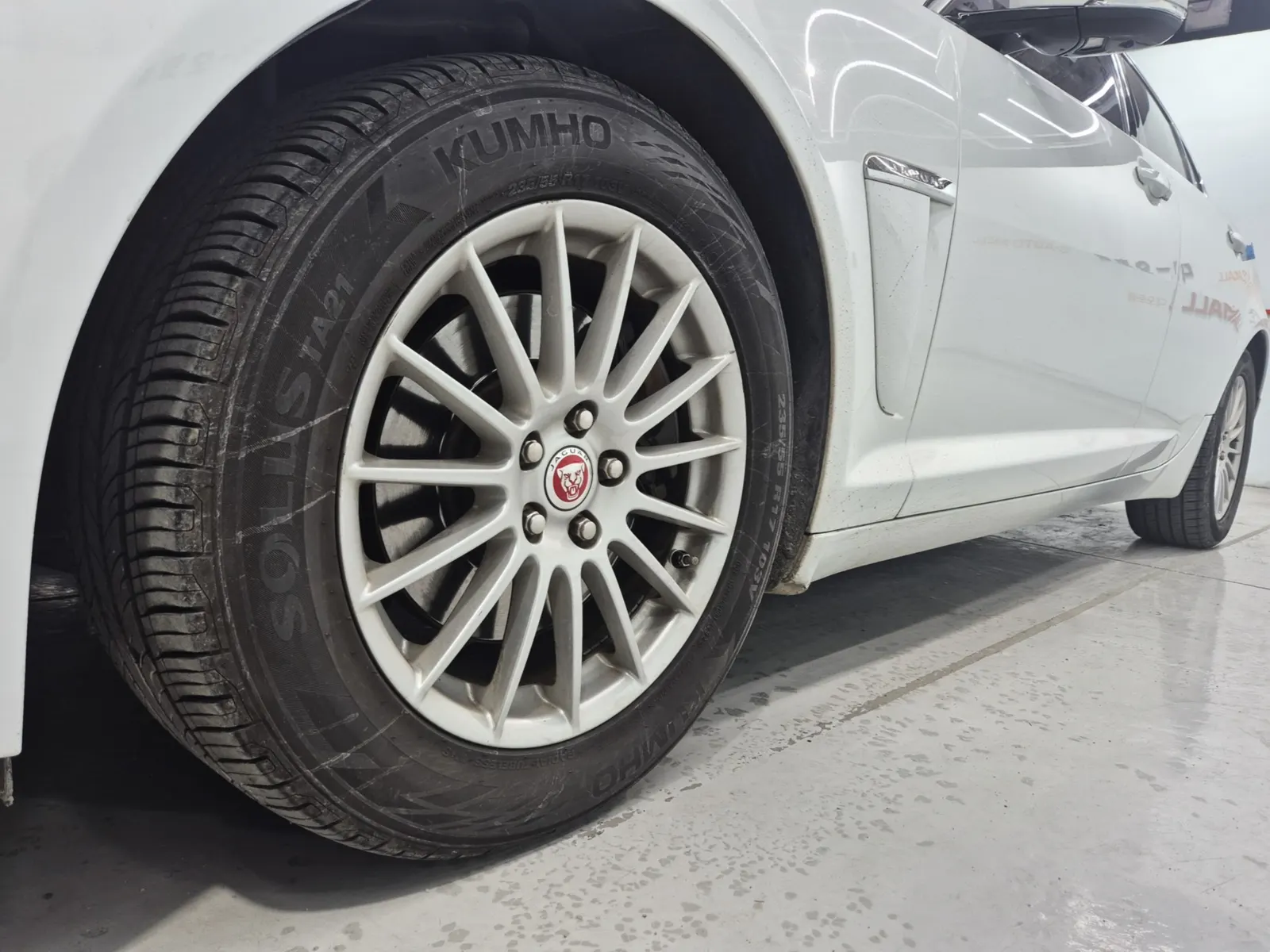 Jaguar New XF 2.2D 2015 20/21